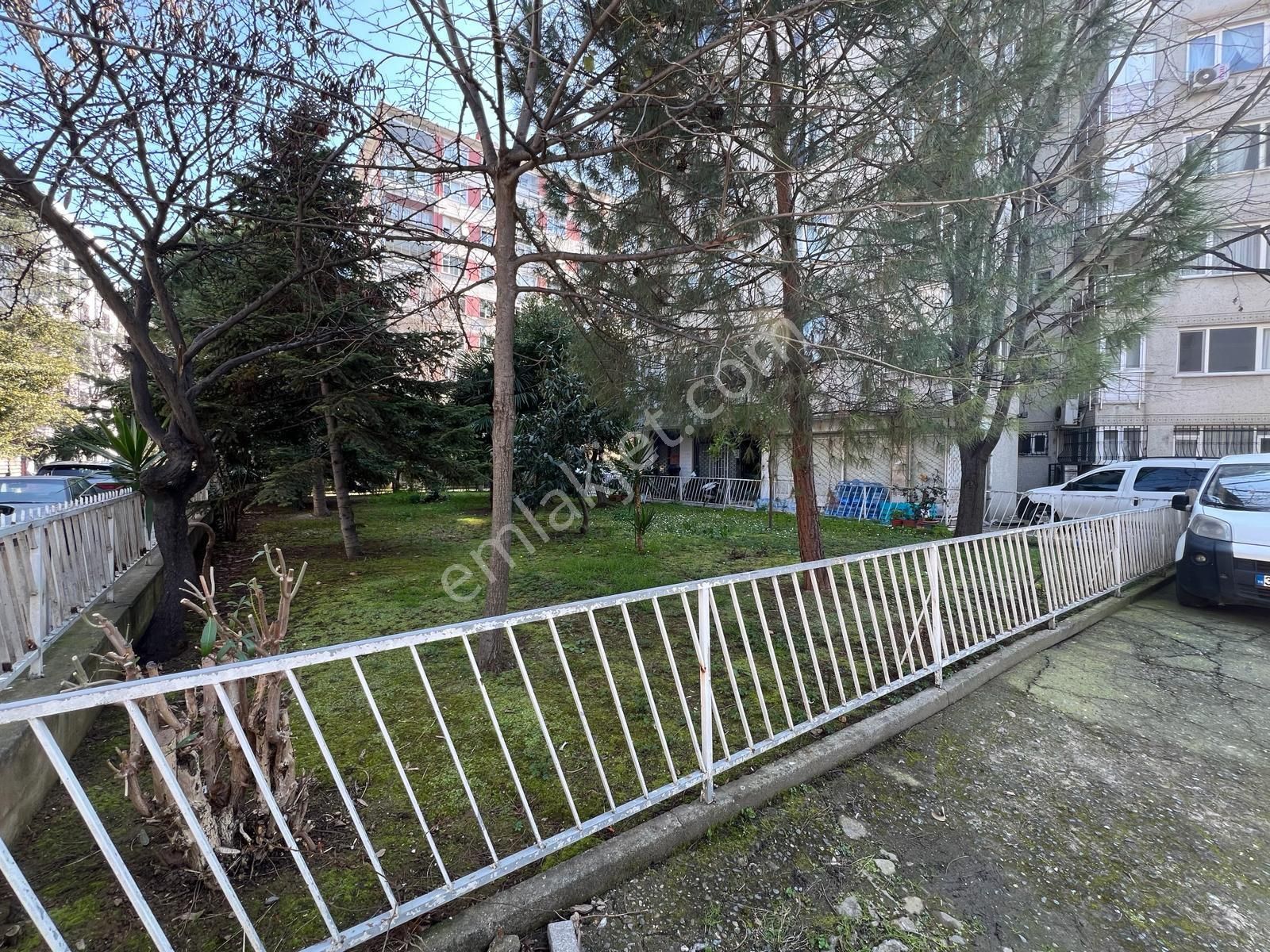 Kadıköy Merdivenköy Kiralık Daire Minibüs Caddesine Yürüme Mesafesinde 3+1 105 M² Net