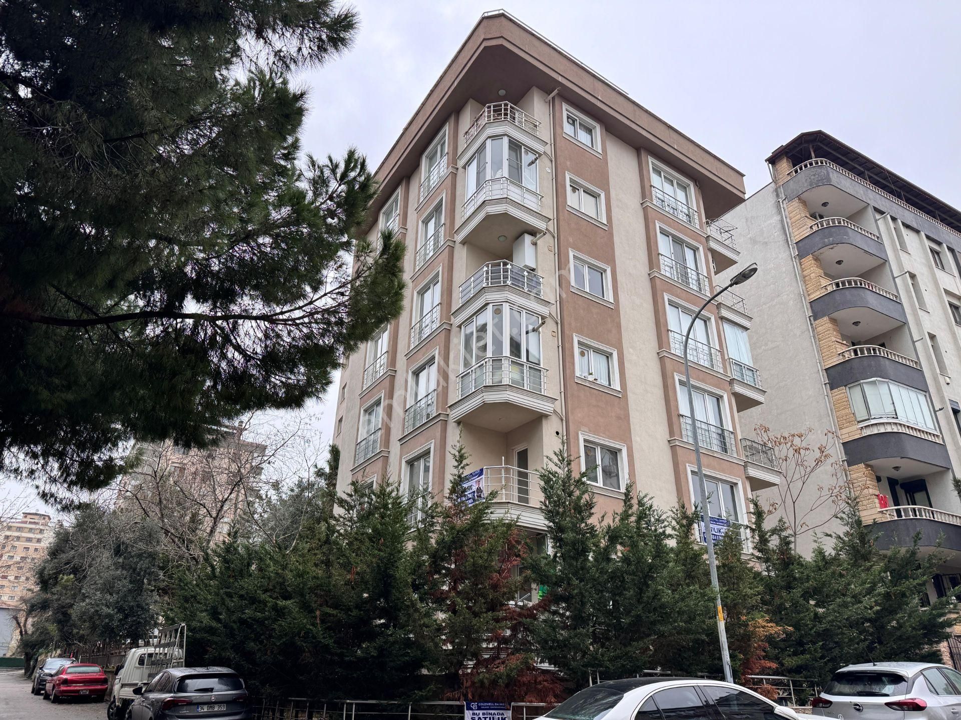 Maltepe Altayçeşme Satılık Daire Maltepe Altayçeşmede Katta Tek 3+1, 2 Balkonlu 100 M2 İskanlı !