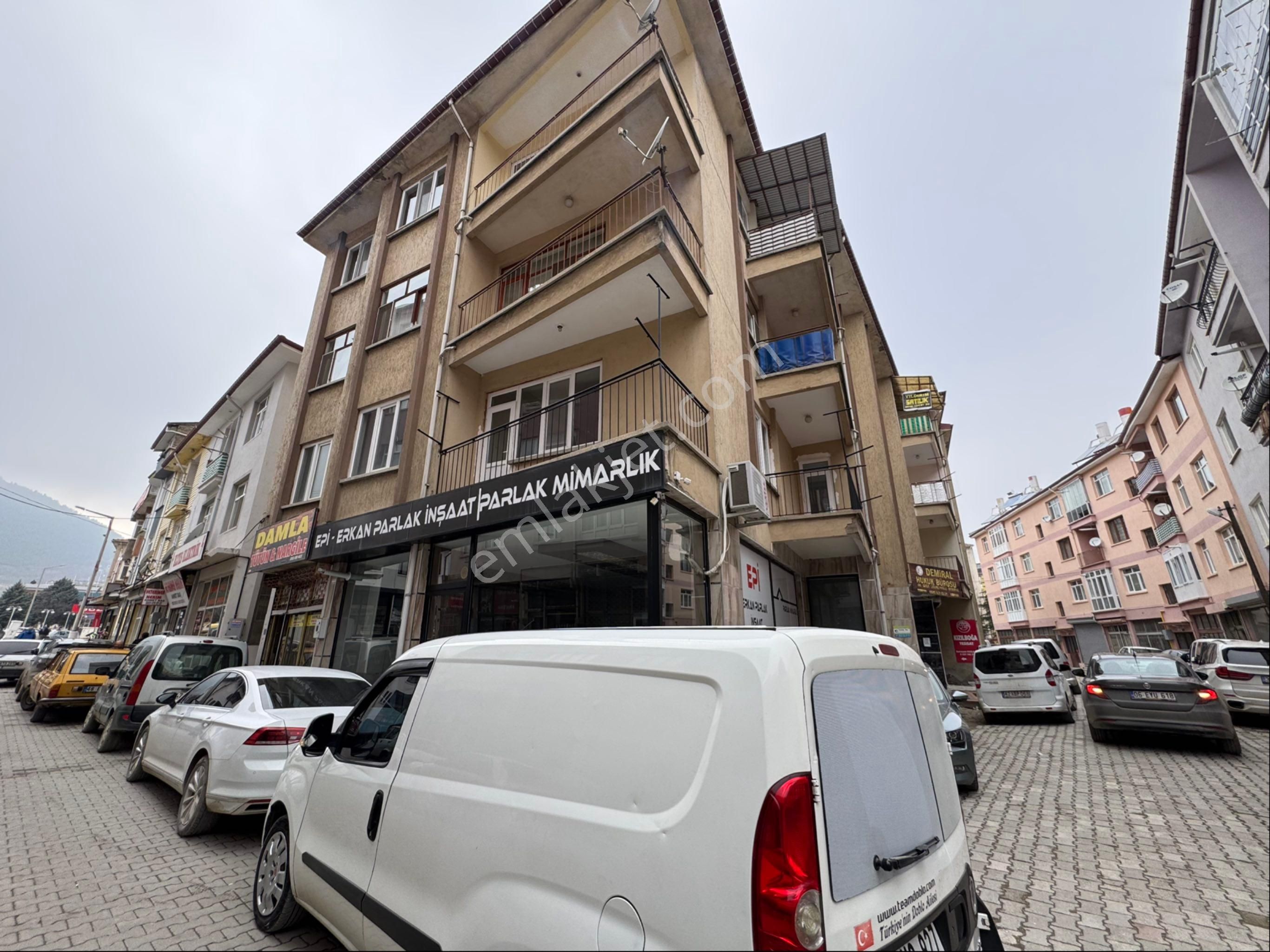 Akşehir Meydan Satılık Daire A-k Emlaktan Çarşı Merkezde 3+1 Çok Geniş Satılık Daire