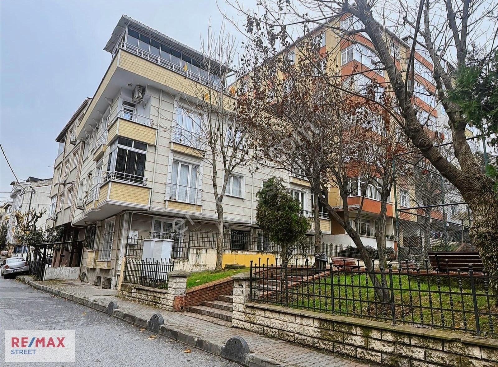 Küçükçekmece İnönü Satılık Daire Remax Street Arzu Turanlı'dan İnönü'de Fırsat 3+2 Dublex