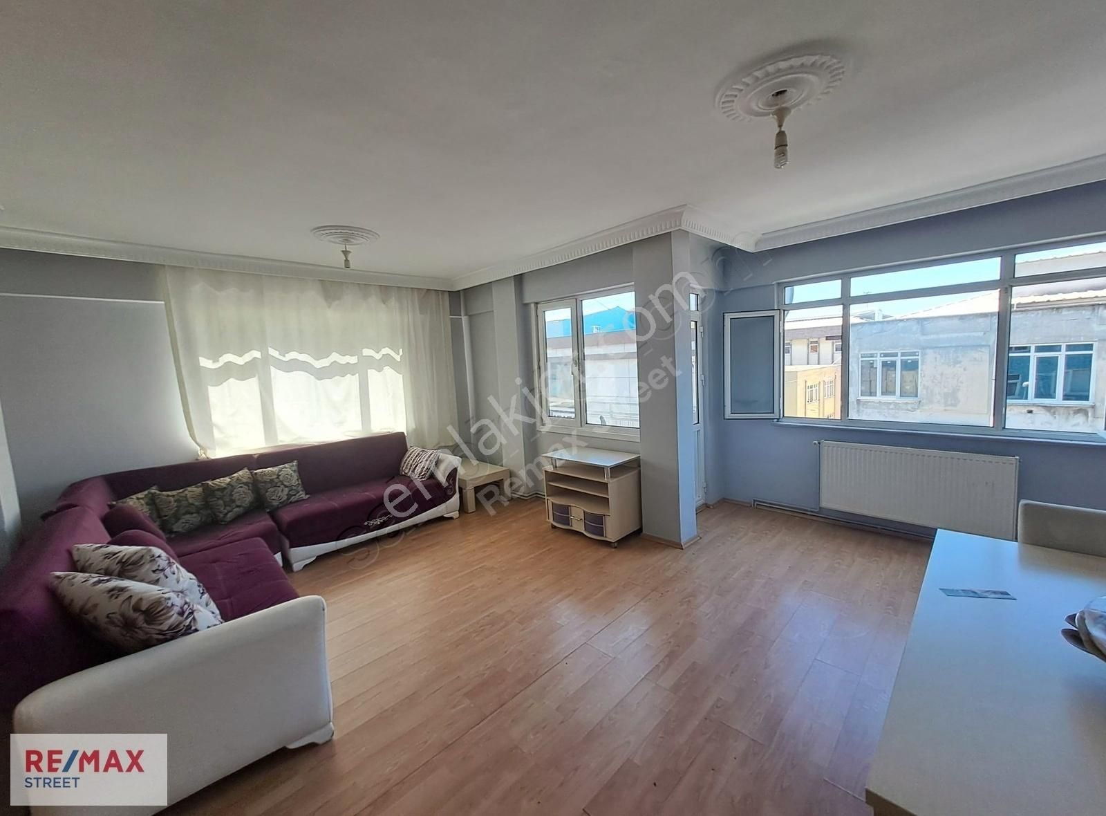 Küçükçekmece Beşyol Satılık Daire Remax Street'den Yatırımlık Kaçırılmayacak Fırsat!! Daire 2+1