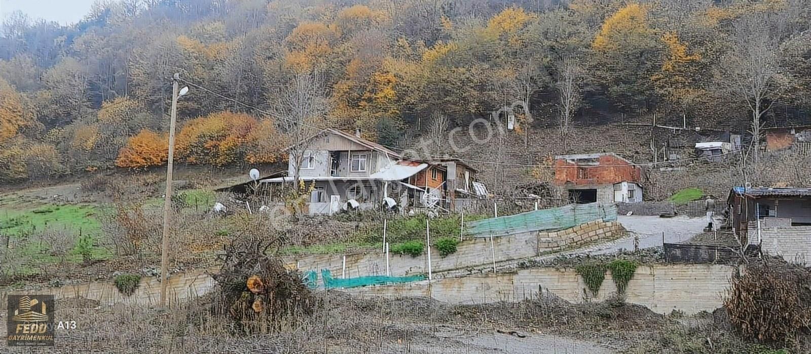 Gölcük Selimiye Satılık Bina Gölcük Selimiyede İki Katlı Ahırı Olan Bina