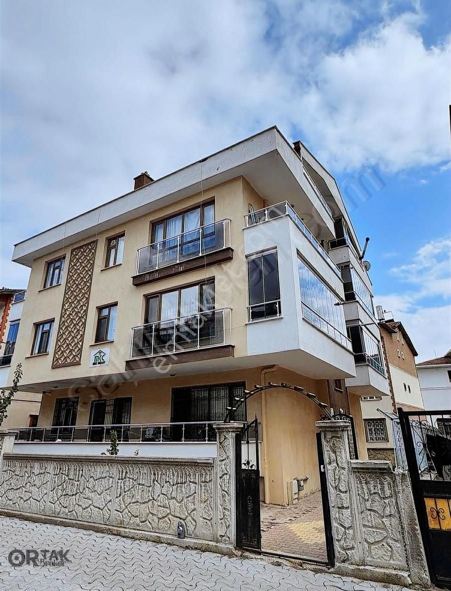 Selçuklu Işıklar Satılık Daire Işıklar Mahallesın`de 195 M2 Satılık 4+1 Dubleks Daire