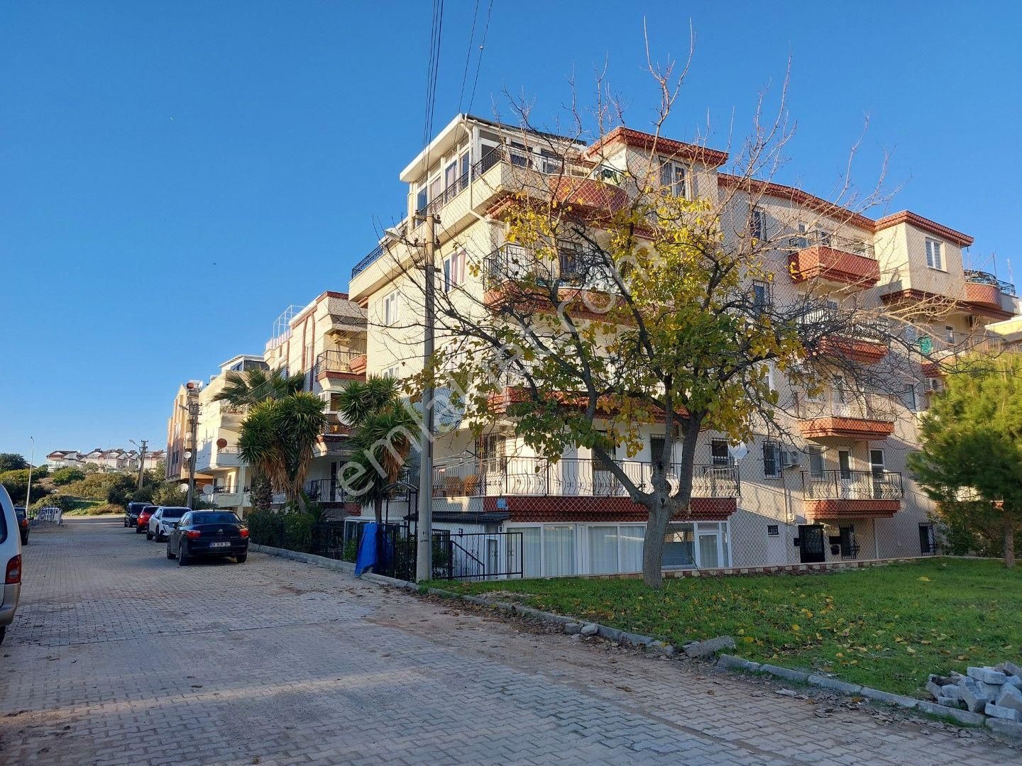 Didim Altınkum Satılık Yazlık Didim Altınkum'da Plaja Tam 500 Metre Yapılı 3+1 Ayrı Mutfaklı Bahçeli Apartman Dubleksi