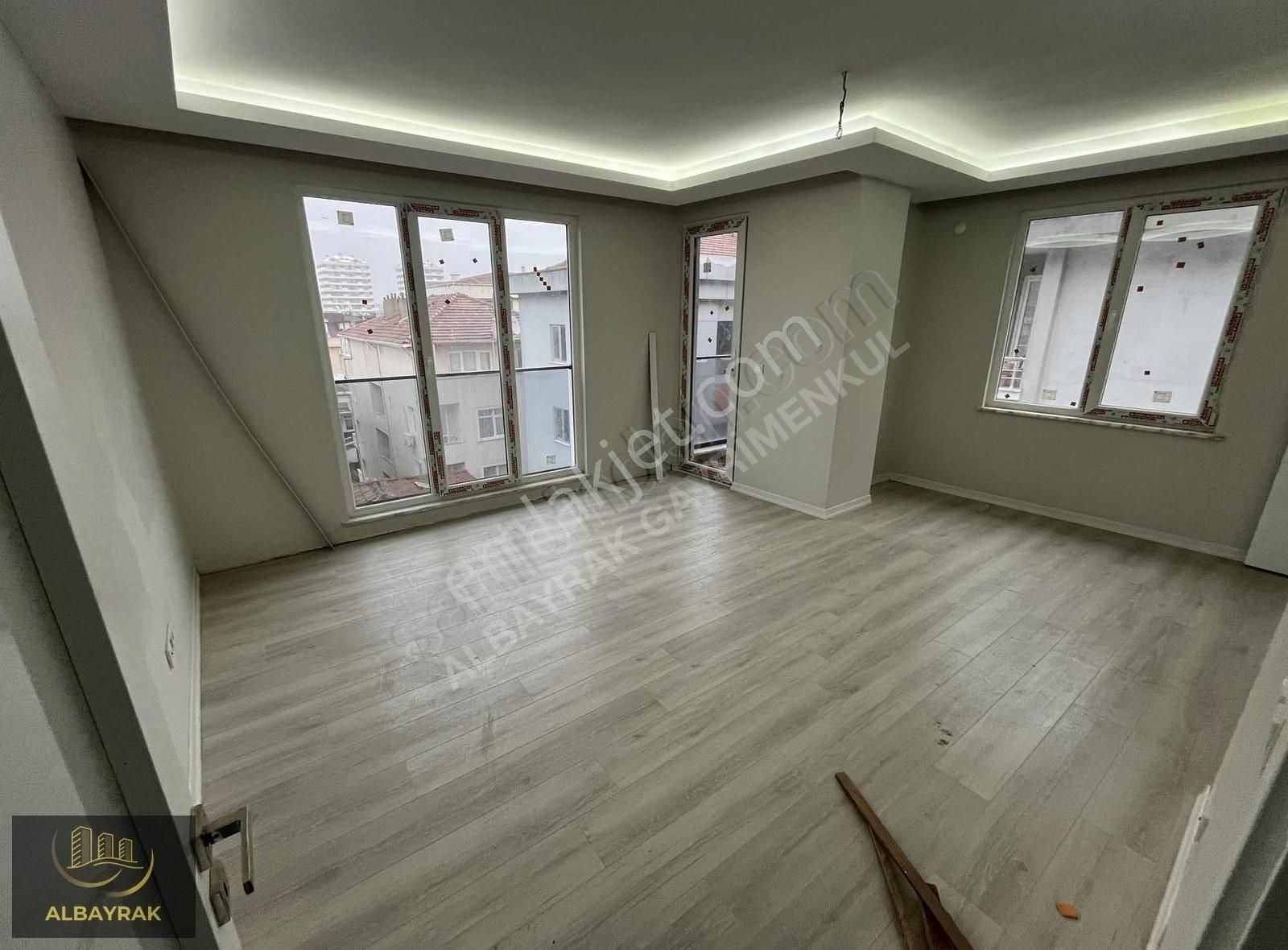 Ümraniye Yamanevler Satılık Daire Albayraktan 4+1 Sıfır 160m2 Belediyeye Komşu Manzaralı Dubleks