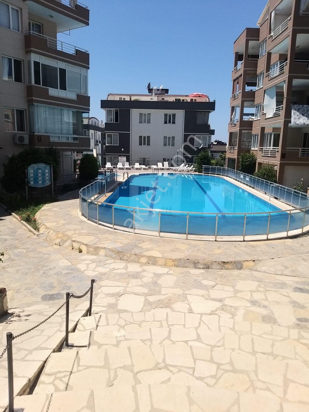 Kuşadası Ege Satılık Daire Kuşadası Ege Mahallesi 3+1 Bahçe Katıı