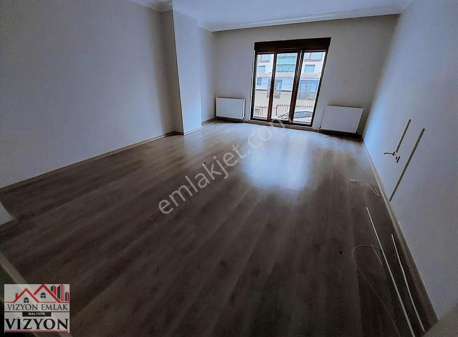 Maltepe Zümrütevler Kiralık Daire 3+1 -ebeveyn Banyolu-köşe Bina O.panjurlu-ayrı Mutfak Asansörlü