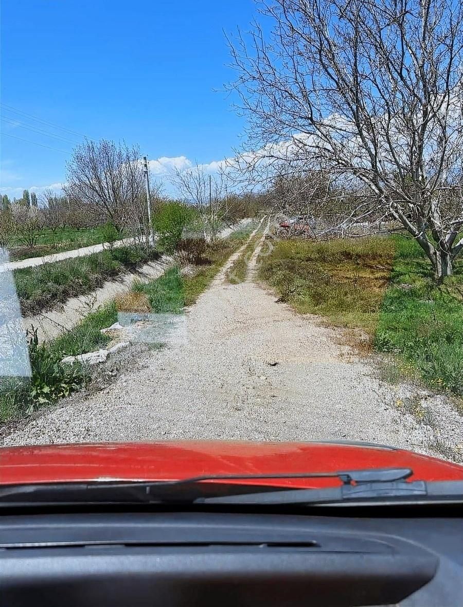 Isparta Merkez Büyükgökçeli Köyü (Okul) Satılık Tarla Eğiridir Yolunda Hesaplı Bahçe