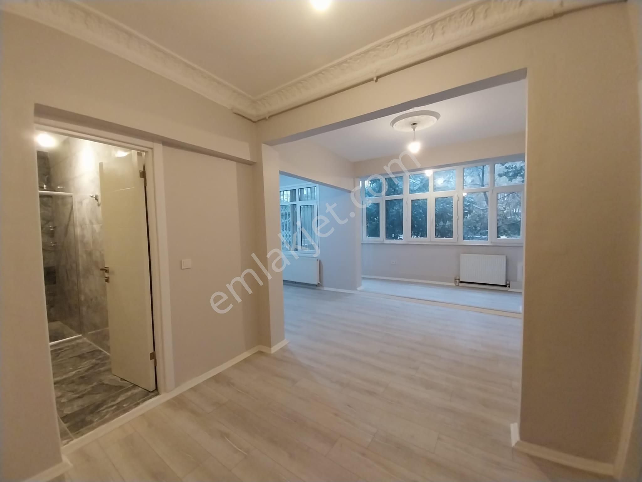 Kadıköy Osmanağa Kiralık Daire Kadıköy'de Ulaşımlara Yakın İçi Yenilenmiş Kiralık 2+1 Daire