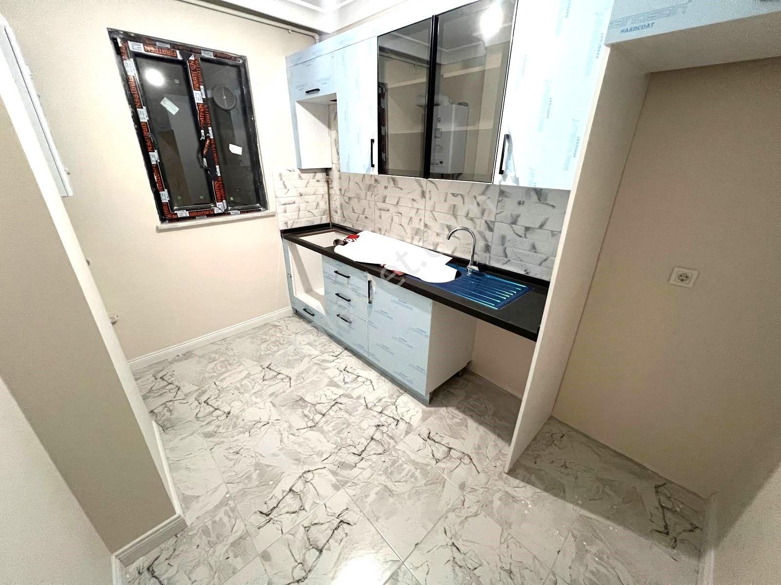 Küçükçekmece Yeni Mahalle Kiralık Daire Seba'dan Yeni Mahalle'de 2+1 85m2 Ön Cephe 2.kat Balkonlu Dairee