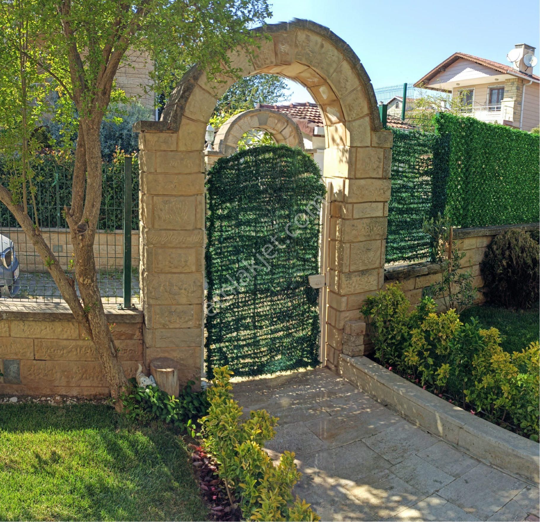 Güzelce De 400m2 Arsa İçerisinde Ful Tadilatlı 5+1 Satılık Villa - Görsel 4