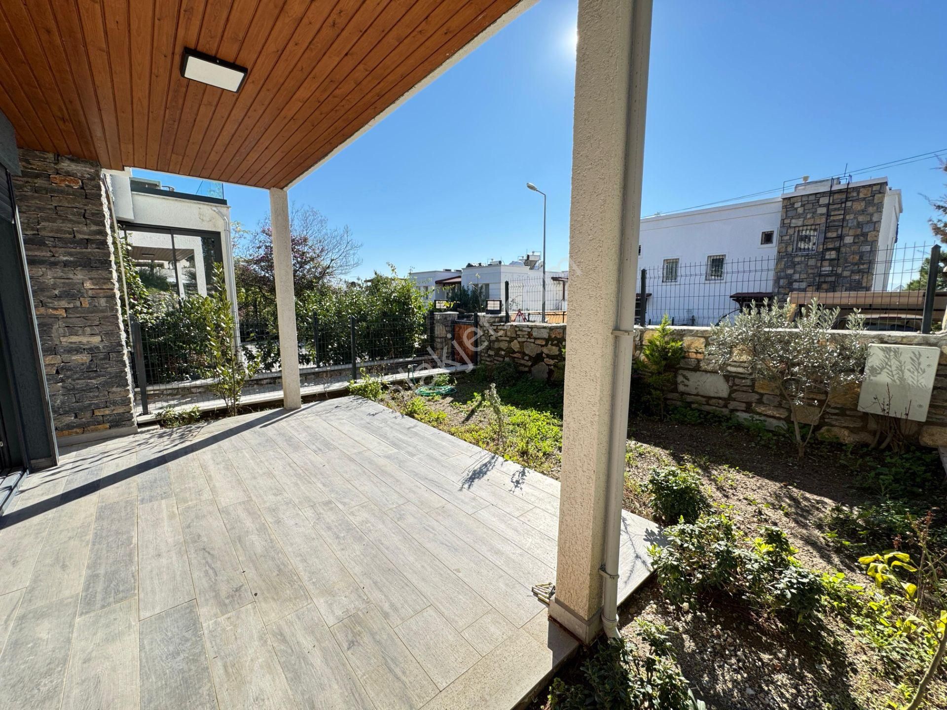 Bodrum Konacık'ta Satılık Bahçe Ve Üst Kat 2+1 Daire - Görsel 2