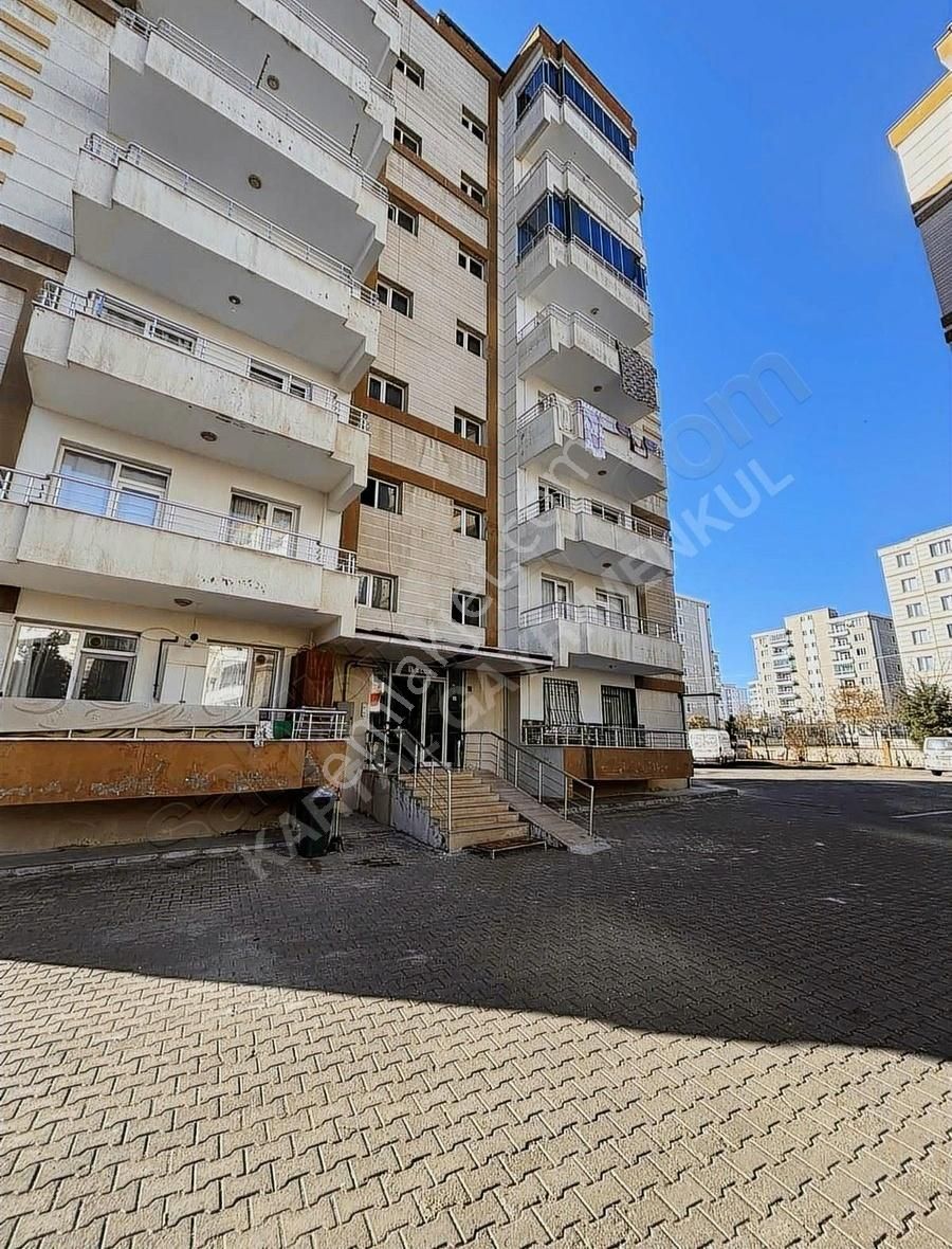 Bağlar Bağcılar Satılık Daire Kartal Gayrimenkul 'den Göletli Park Civarı Satılık 3+1 Daire