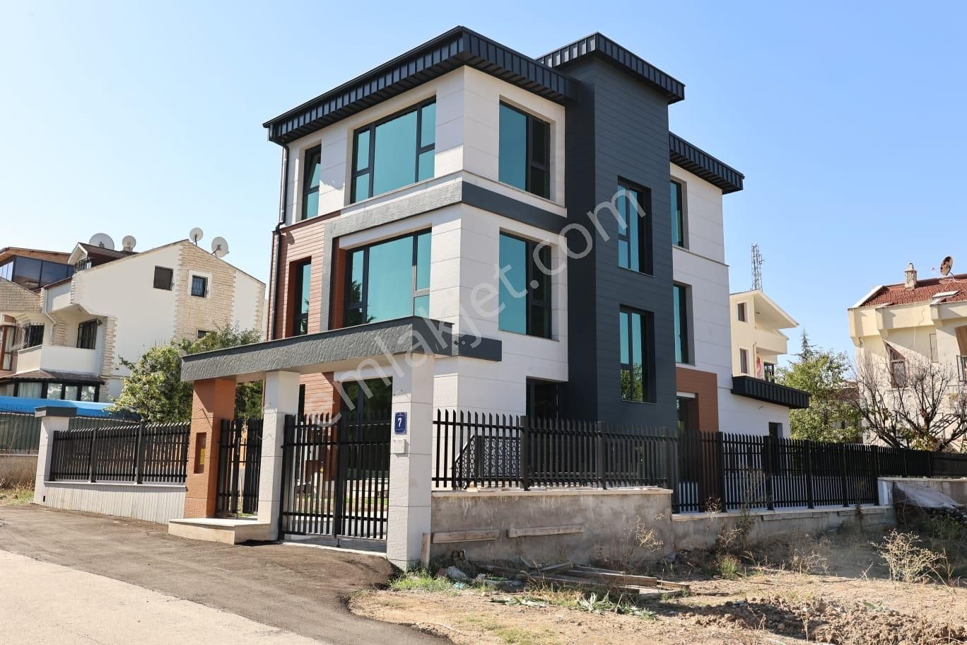 Çankaya Prof. Dr. Ahmet Taner Kışlalı Satılık Villa Çayyolu İlko Ticari Kullanıma Uygun 4 Katlı Villa