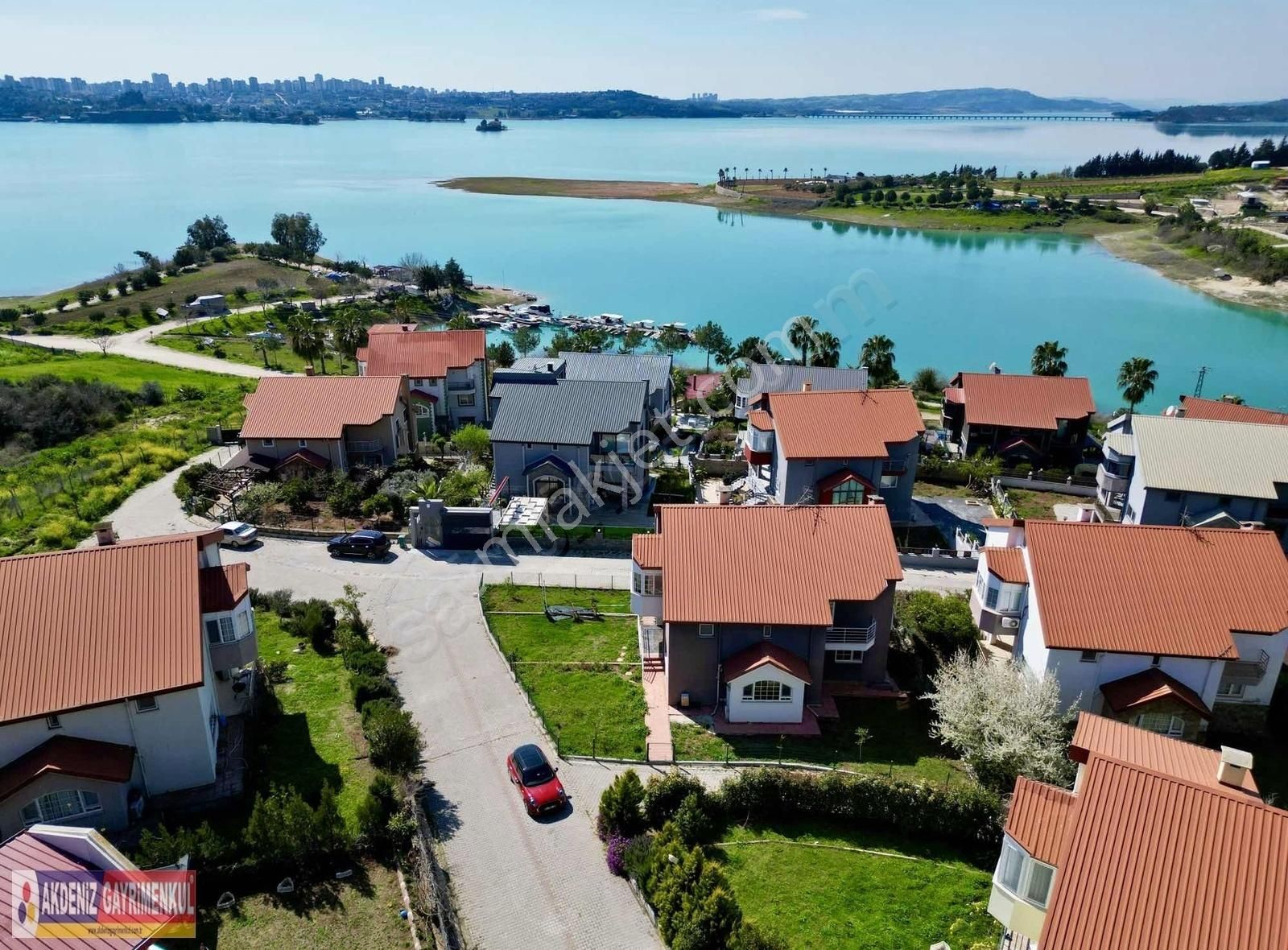 Sarıçam Bayram Hacılı Satılık Villa Site İçi 720 M2 Arsa İçerisinde Göl Manzaralı Köşe Başı Villa