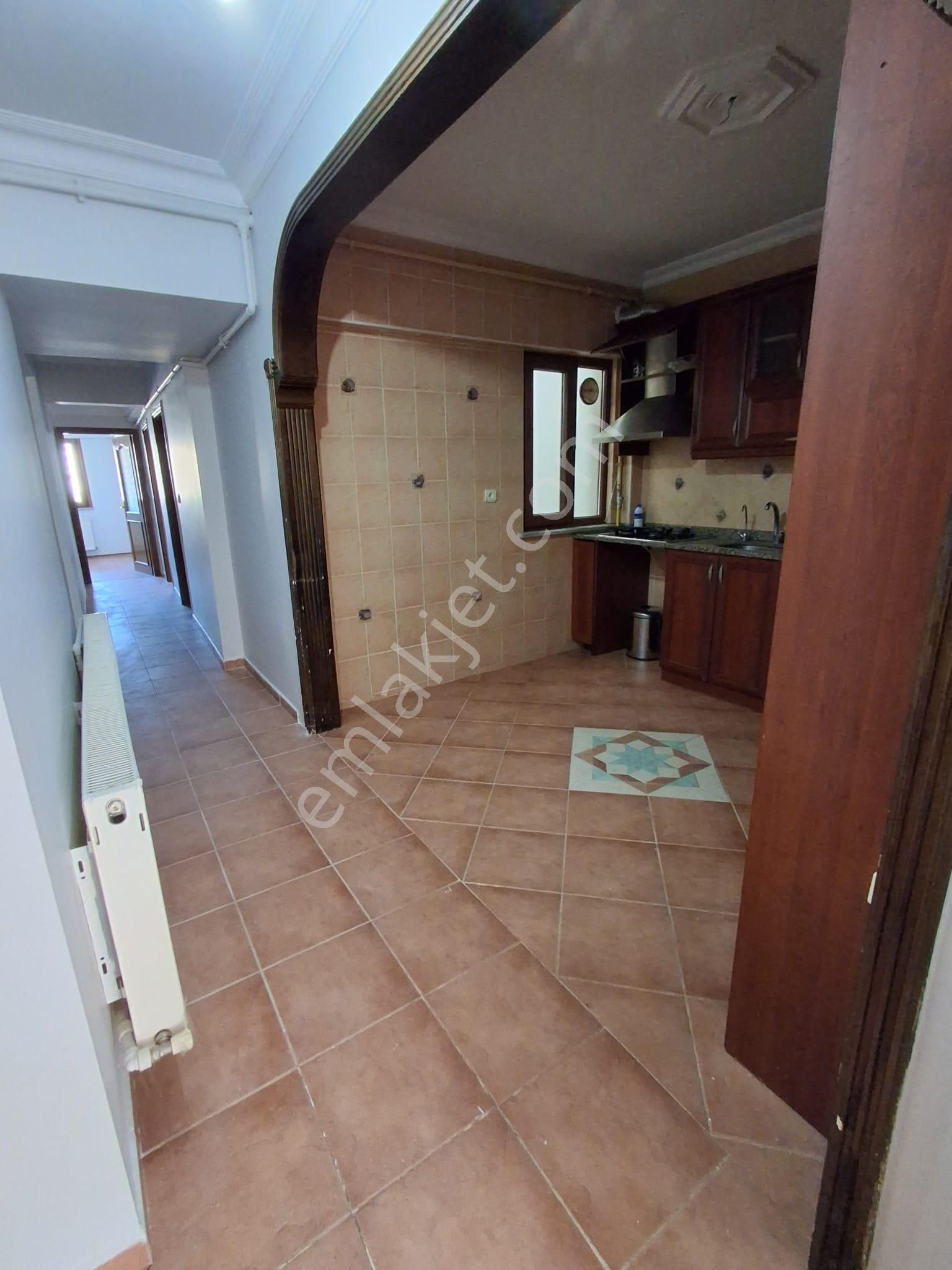 Valideatik'de Ferah Binada Ara Kat Daire - Görsel 14