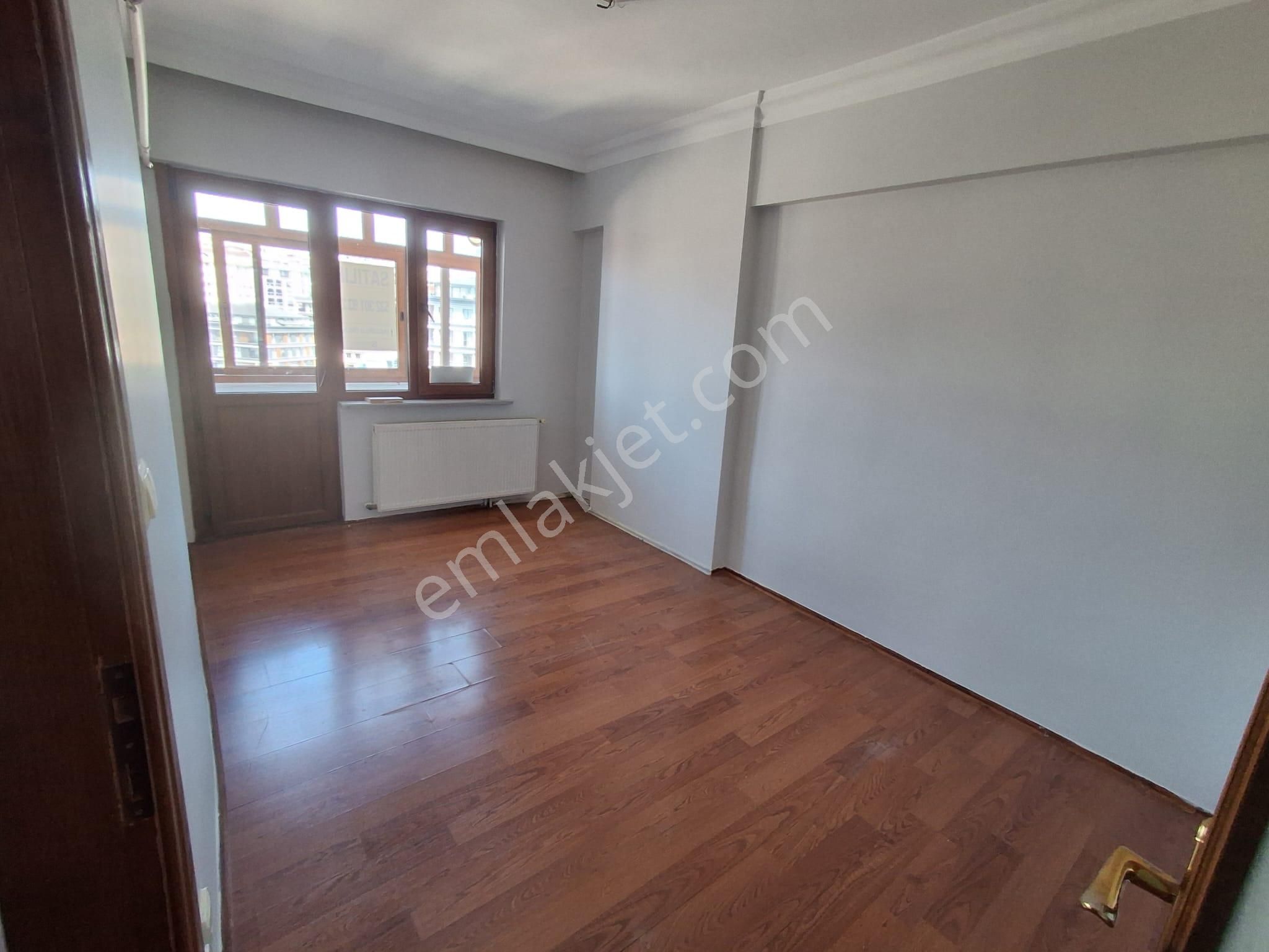 Valideatik'de Ferah Binada Ara Kat Daire - Görsel 9