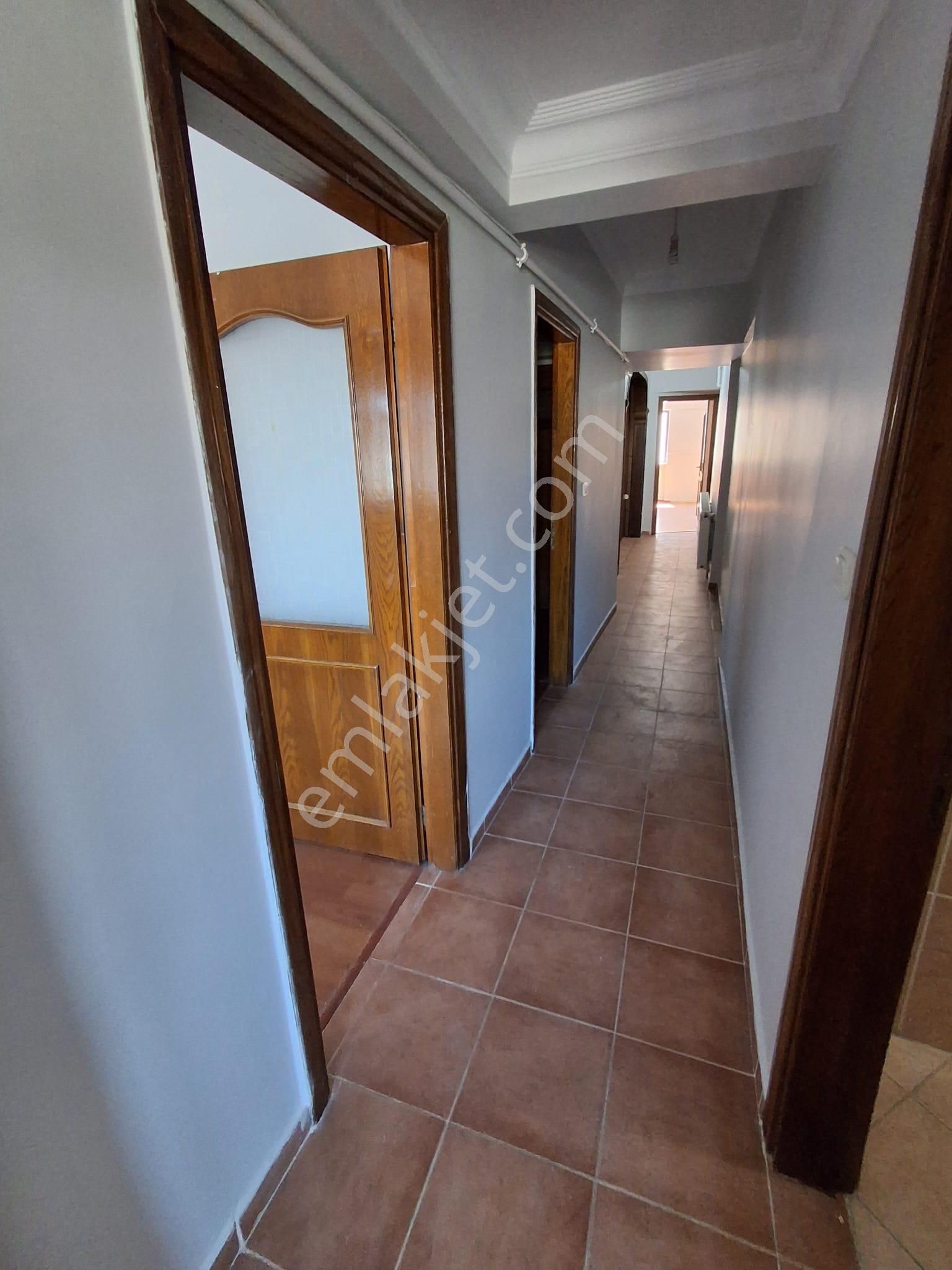 Valideatik'de Ferah Binada Ara Kat Daire - Görsel 3