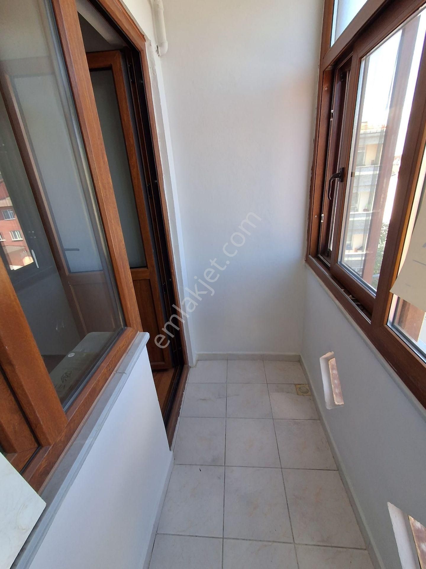 Valideatik'de Ferah Binada Ara Kat Daire - Görsel 21