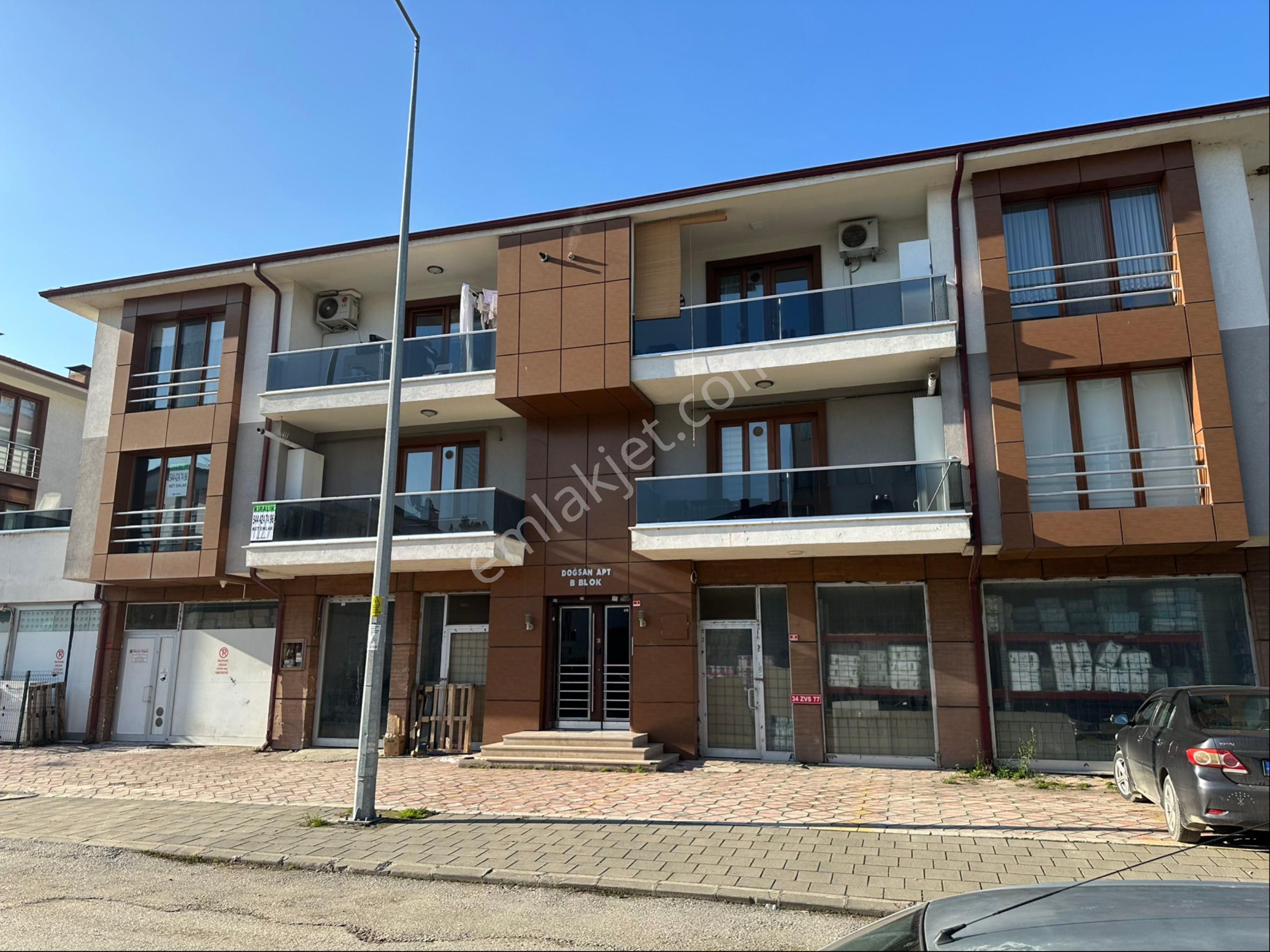 Düzce Merkez Azmimilli Kiralık Daire Aziziyede Teraslı,evebeyn Banyolu Lüks 2+1 Daire