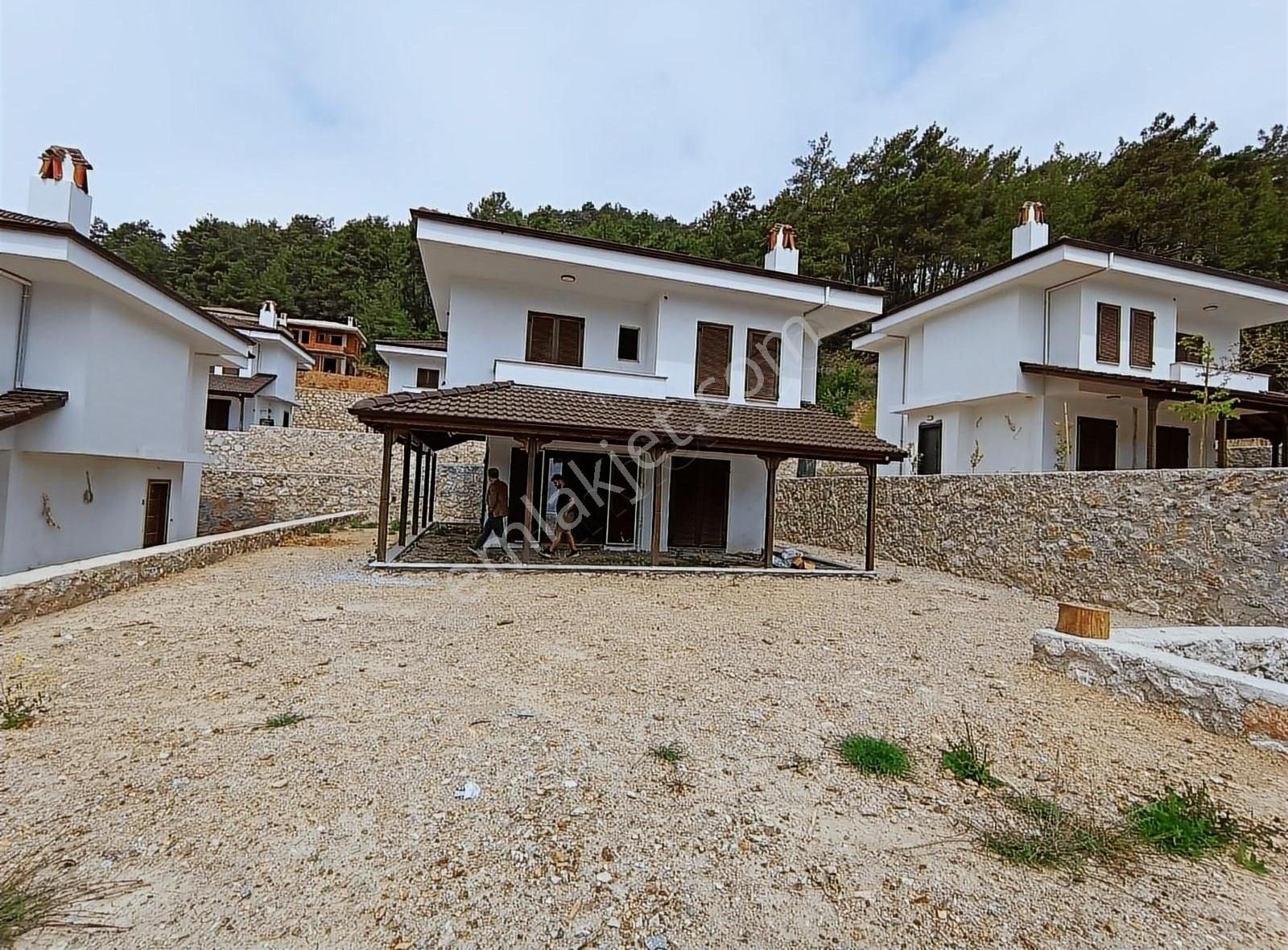 Marmaris Çetibeli Satılık Daire Marmaris Çetibelinde 450 M² Arsa İçerisinde 5+1 Satılık Villa