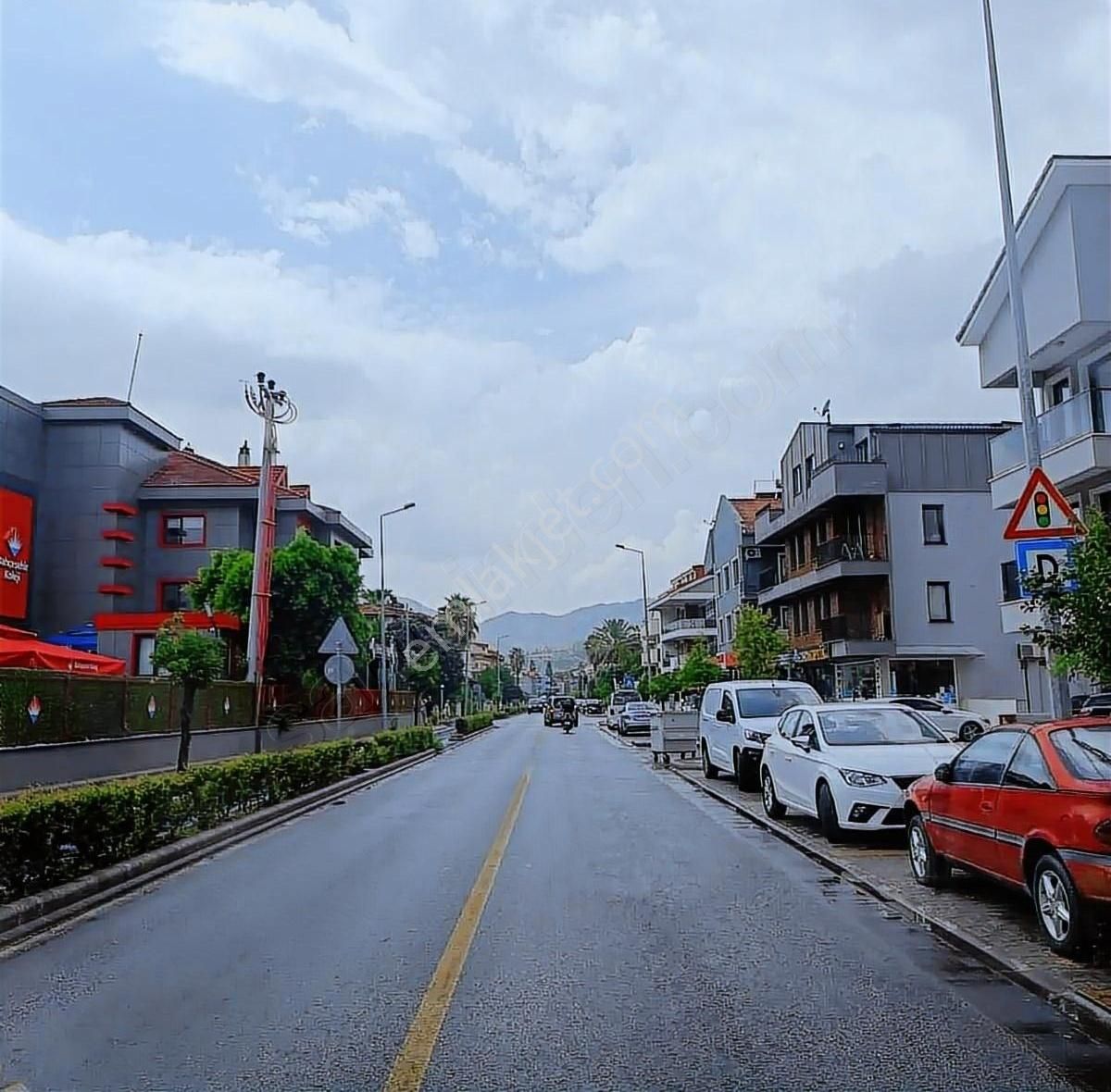 Marmaris Hatipirimi Satılık Kafe & Bar Marmaris Hatipirimi Mahallesi'nde Cadde Üstü Satılık İşyeri