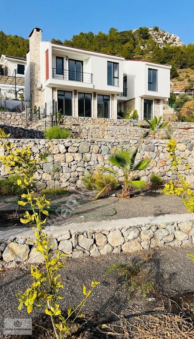 Marmaris Söğüt Satılık Villa Çınar Gayrimenkul'den Söğüt'te Satılık Triplex Havuzlu Villa