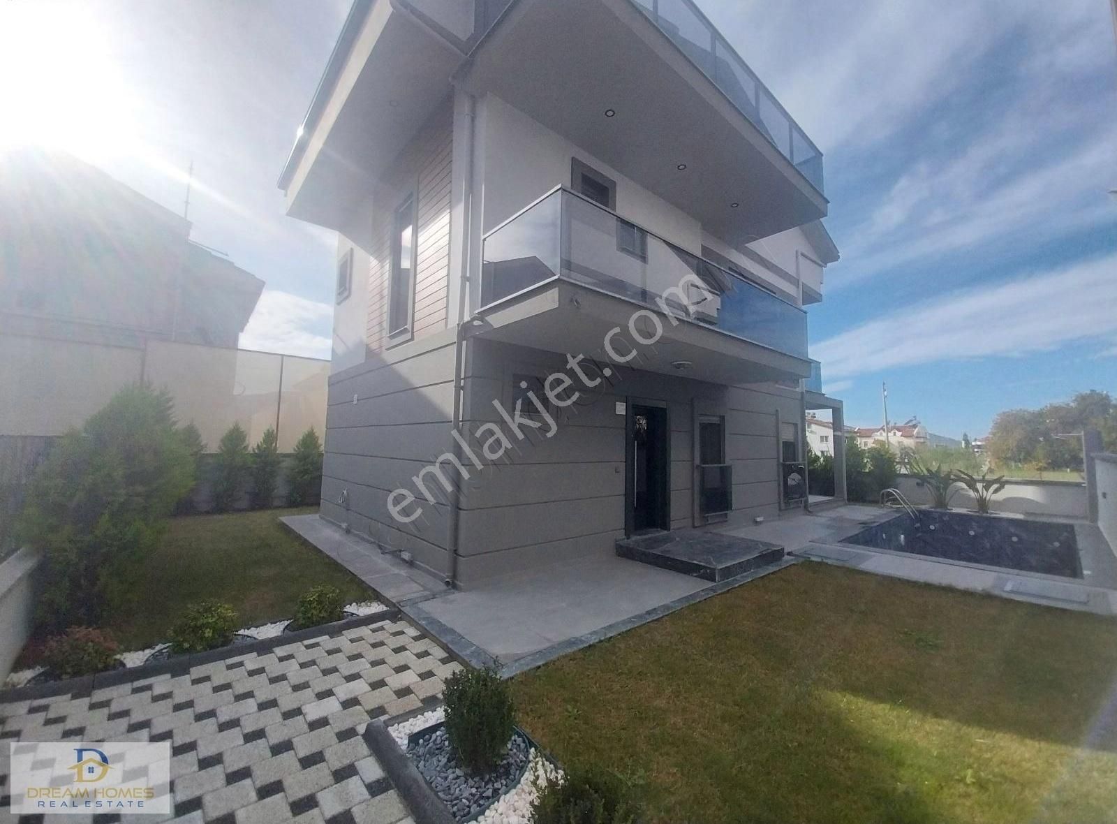 Fethiye Akarca Satılık Villa Fethiye Akarca Mah'de ,denize 300 Mt, Sıfır Villa