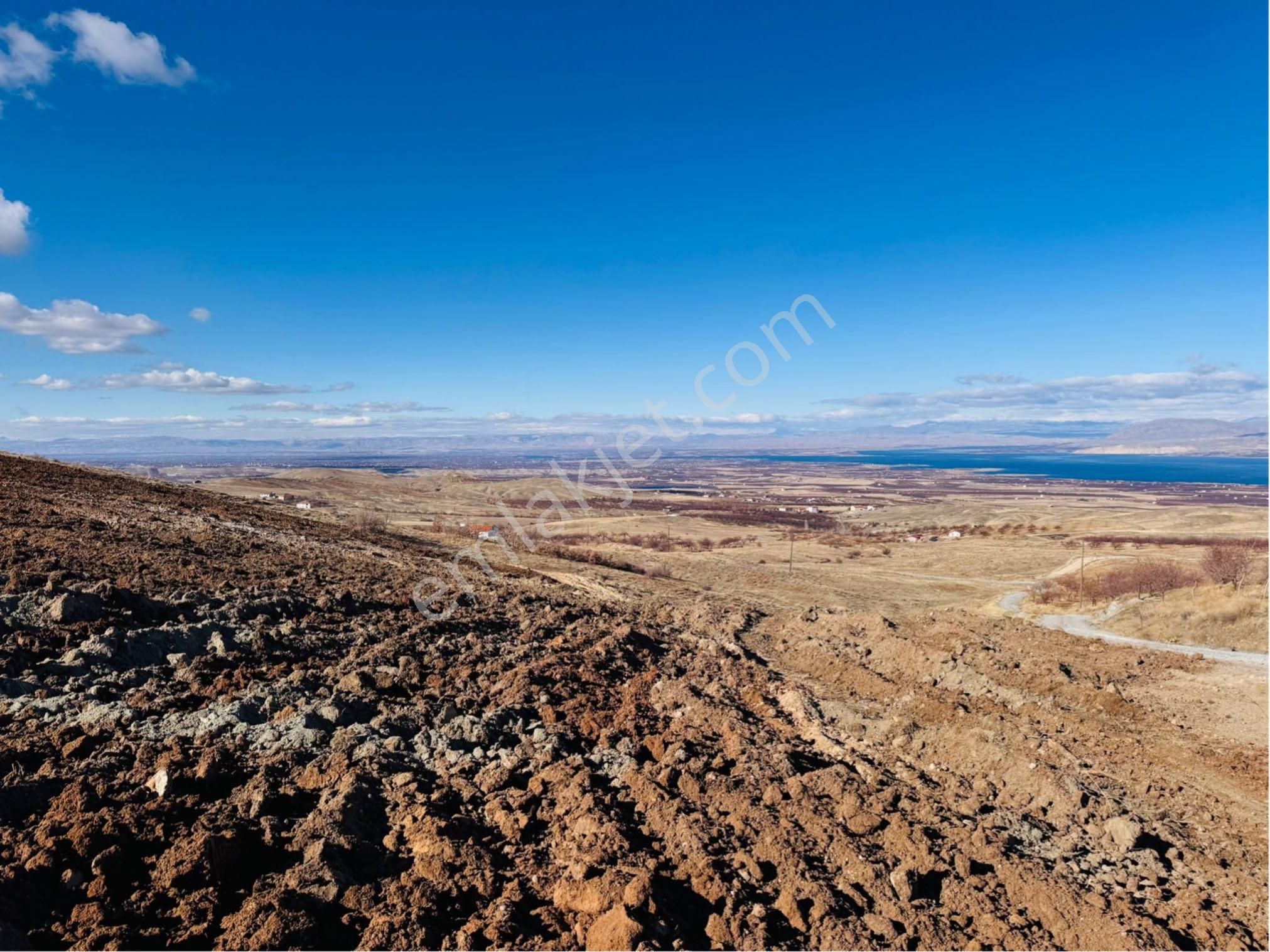 Battalgazi Karatepe Satılık Tarla Selam Emlktn Karatepede Baraj Manzaralı 7500m2 Tarla- Takas Olur