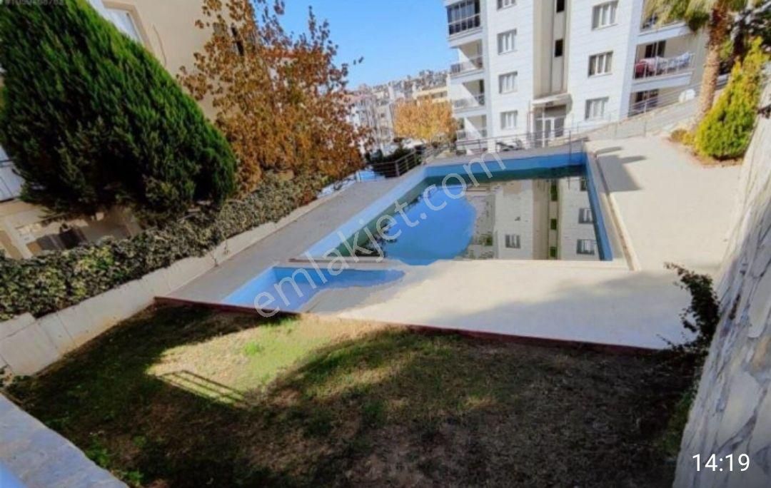 Kuşadası İkiçeşmelik Satılık Daire Ticaret Odası Arkası Havuzlu Site De Satılık Bahçe Katı 98 M2 2+1 Daire