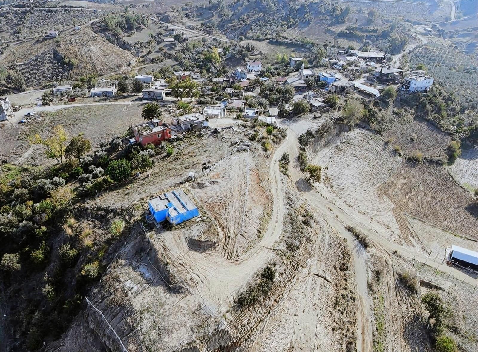 Karaisalı Kuzgun Satılık Tarla Kuzgunda Köy İçi Zirve Konumda