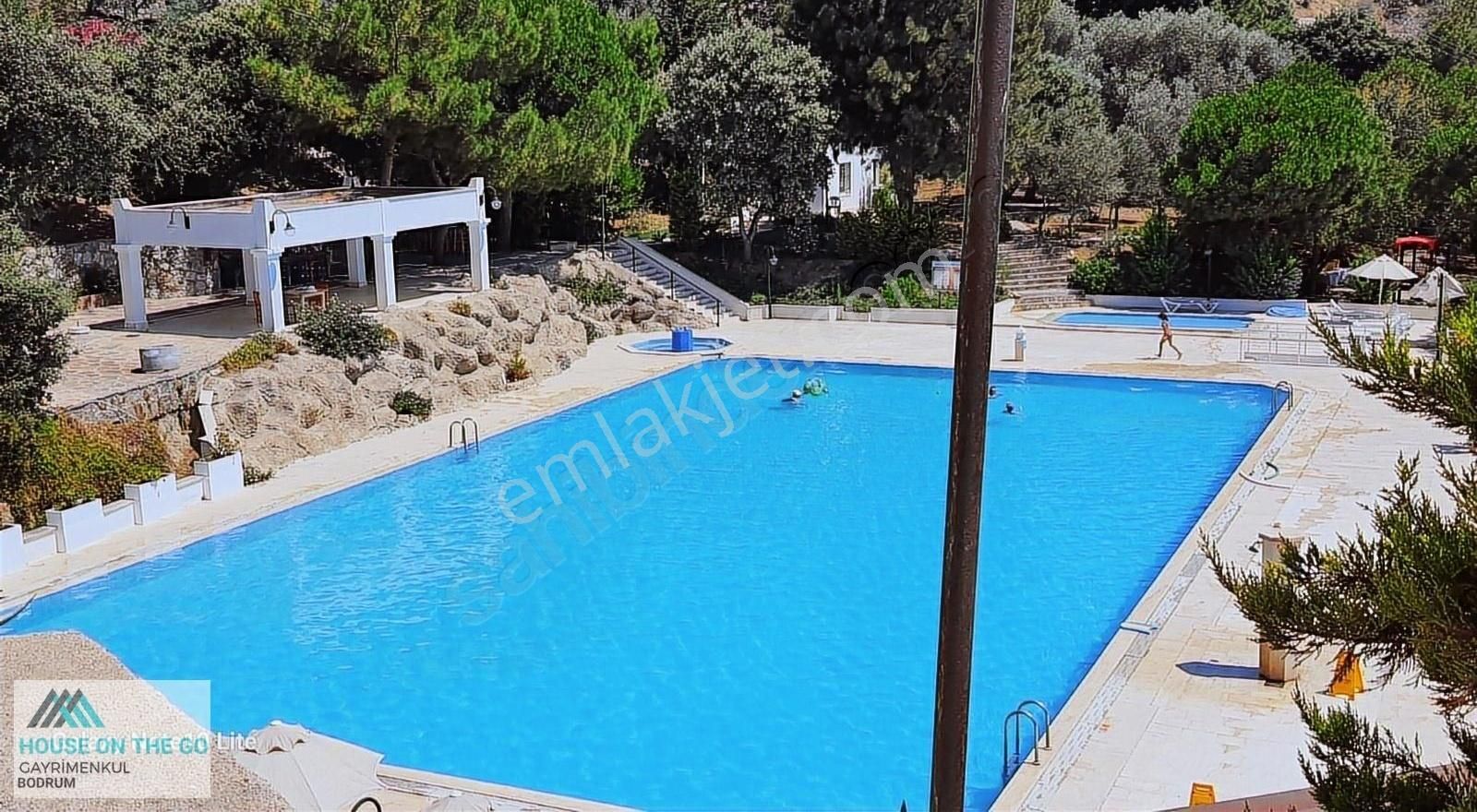 Bodrum Koyunbaba Satılık Villa Deniz Manzaralı 3+1 Bahçeli Ortak Havuz Sosyal Tesisli