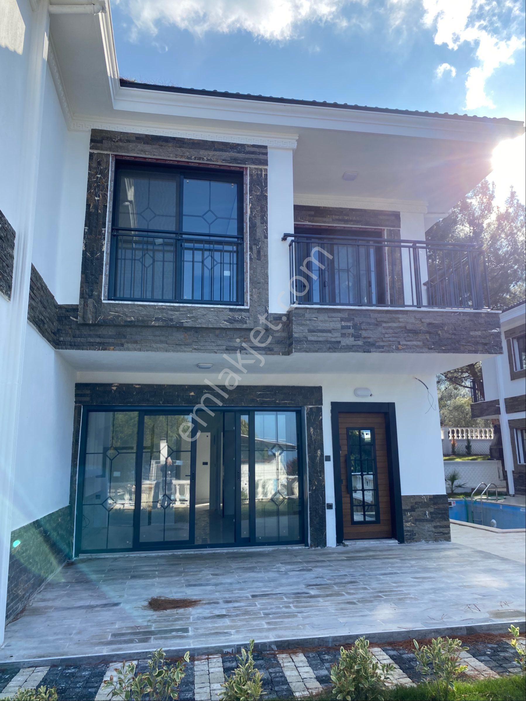 Kuşadası Güzelçamlı Satılık Villa Ycs Emlaktan Deniz Manzaralı Havuzlu Villa