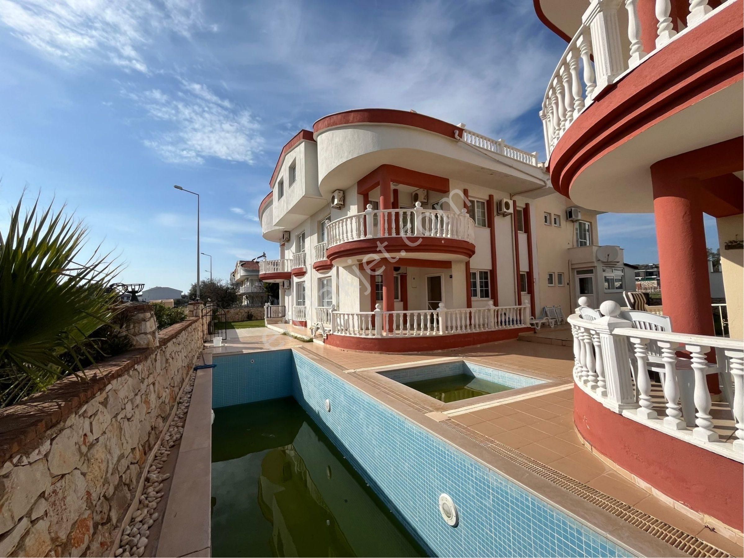 Didim Efeler Satılık Villa Didim Efelerde Ful Eşyalı Havuzlu Ön Cephe Müstakil Giriş 5+1 Villa