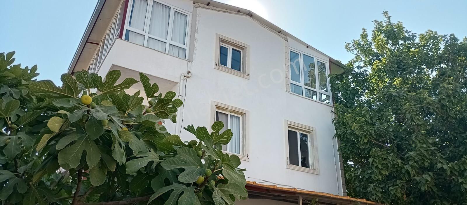 Kuşadası Güzelçamlı Satılık Villa 5+1 Triplex Müstakil Doğa Ve Deniz Manzaralı Satılık Villa