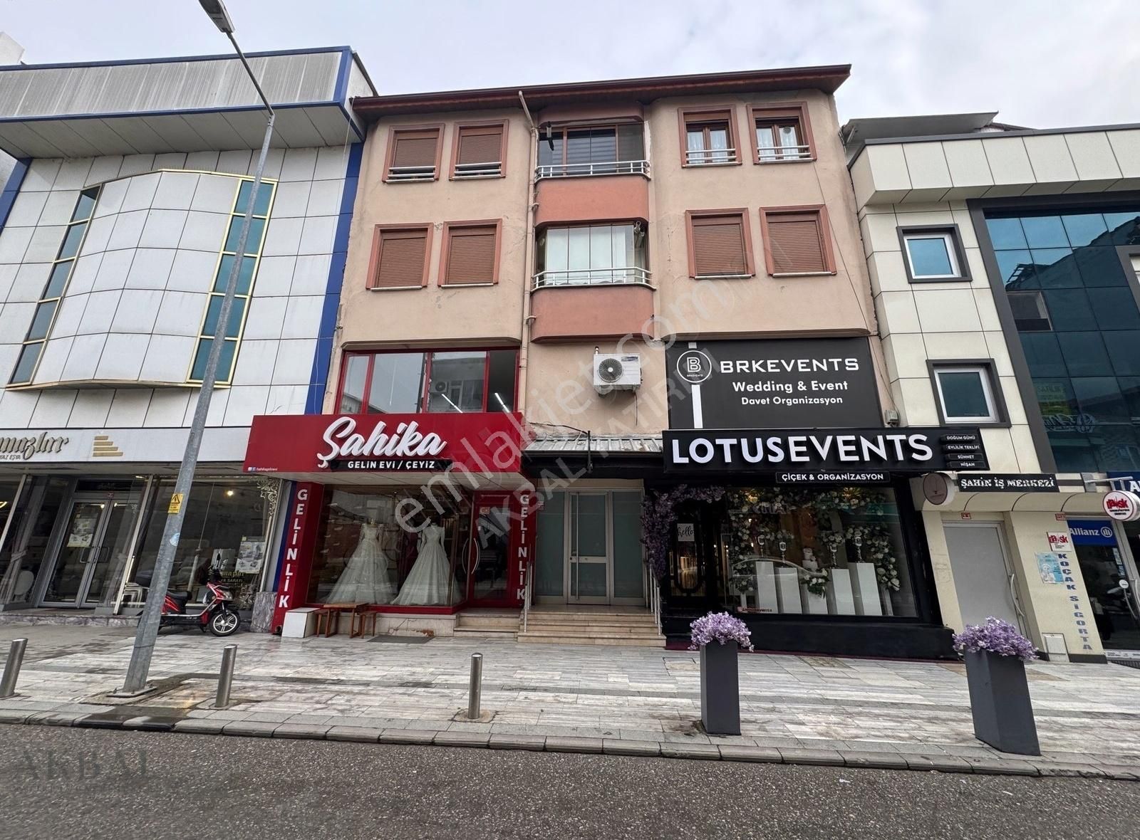 Düzce Merkez Camikebir Satılık Daire Merkezi Konumda Ferah Net 130m² Satılık Kısmi Eşyalı Daire