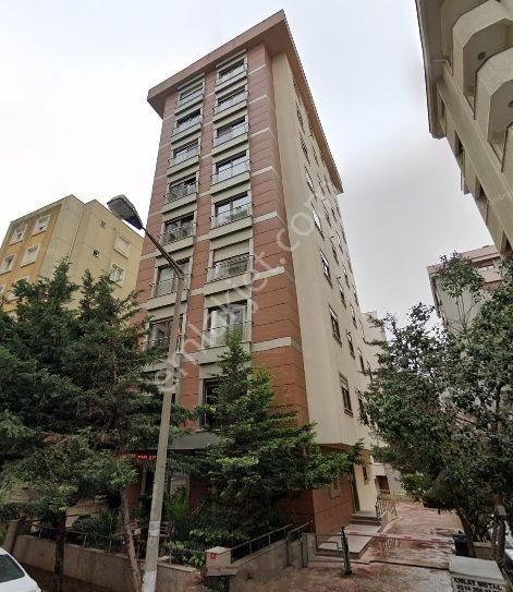 Kadıköy Göztepe Satılık Daire Caddebostanda Bağdat Caddesine Yakın Genç Binada 4+2 Dubleks Daire Emlak Masası