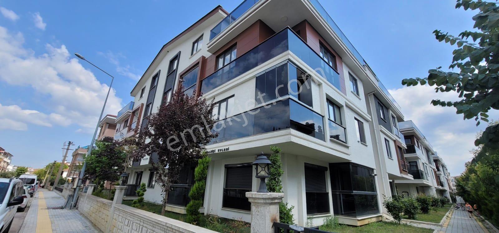 Çiftlikköy Mehmet Akif Ersoy Satılık Daire Çiftlikköy M.a.e. Mah. 2+1 90 M2 Giriş Kat Satılık Daire