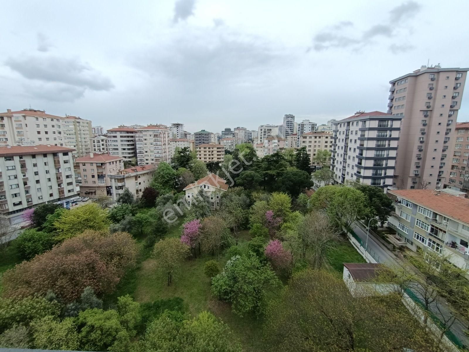 Kadıköy Göztepe Satılık Daire Göztepe'de Koru Manzaralı 3 Yıllık 90 M2 Net 3+1 Daire Fırsatı!!