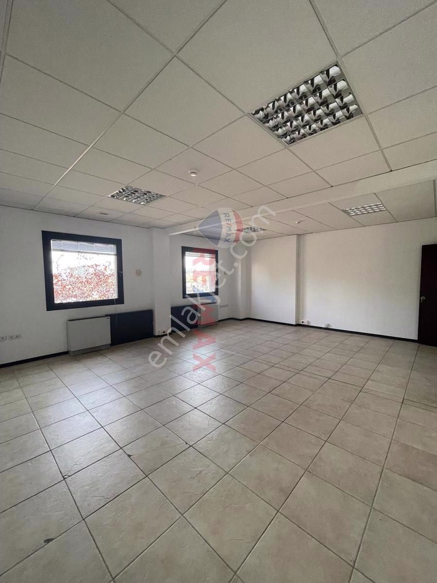 Birlik Mahallesinde 6 Katlı, 2357 M² Kapalı Kullanım Alanına Sahip Satılık Bina - Görsel 30