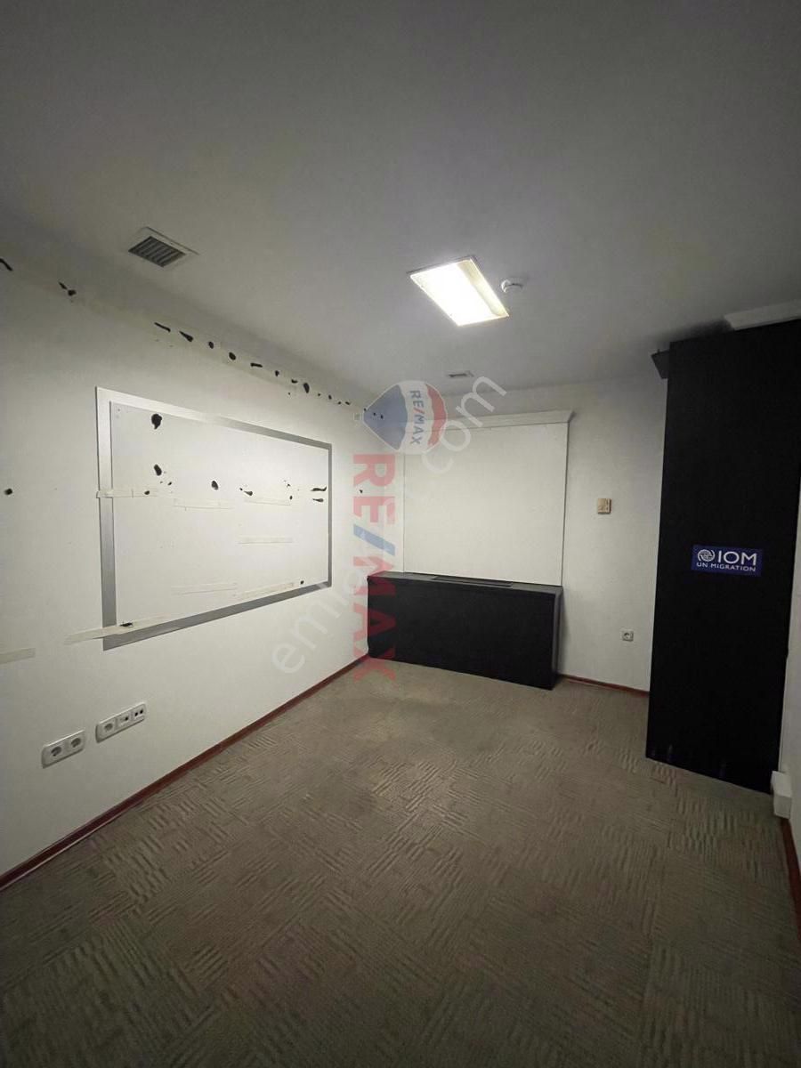 Birlik Mahallesinde 6 Katlı, 2357 M² Kapalı Kullanım Alanına Sahip Satılık Bina - Görsel 11