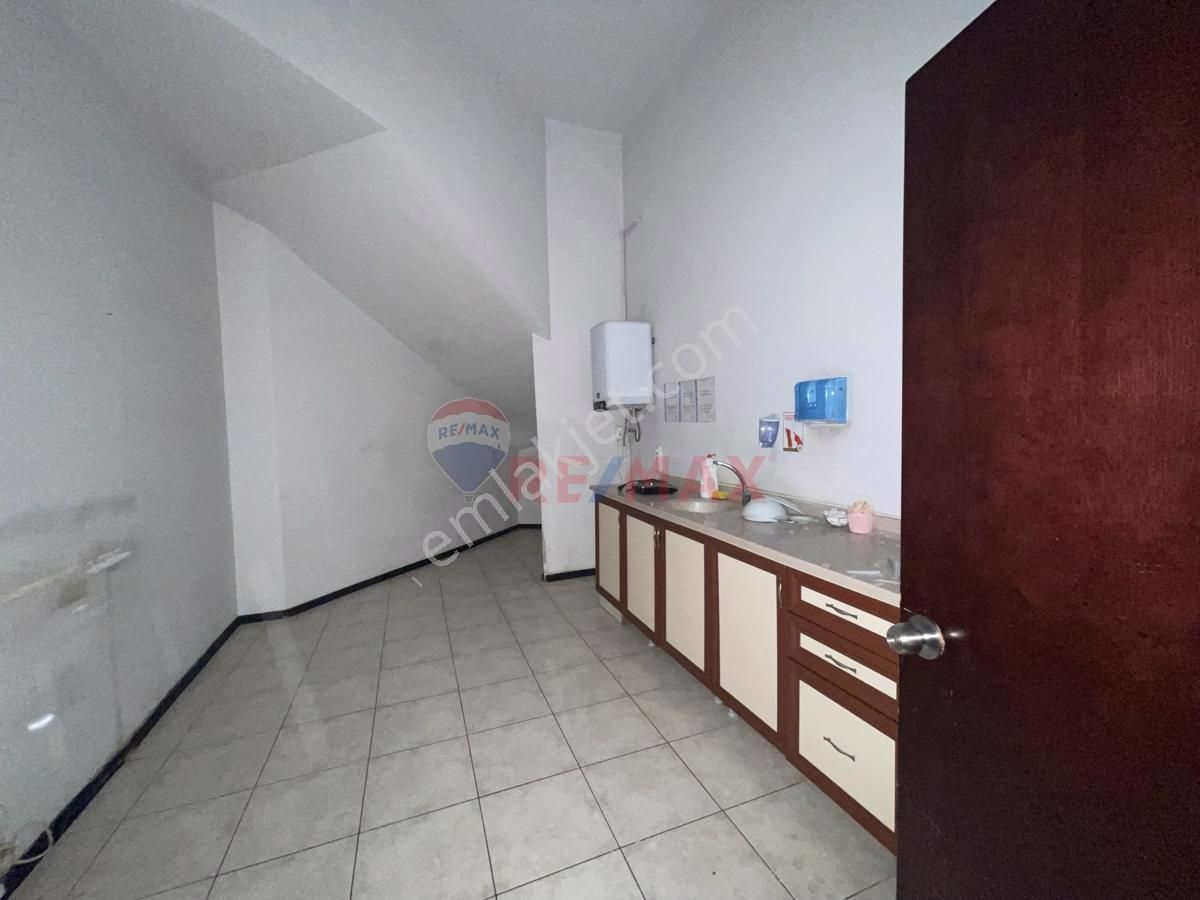 Birlik Mahallesinde 6 Katlı, 2357 M² Kapalı Kullanım Alanına Sahip Satılık Bina - Görsel 32