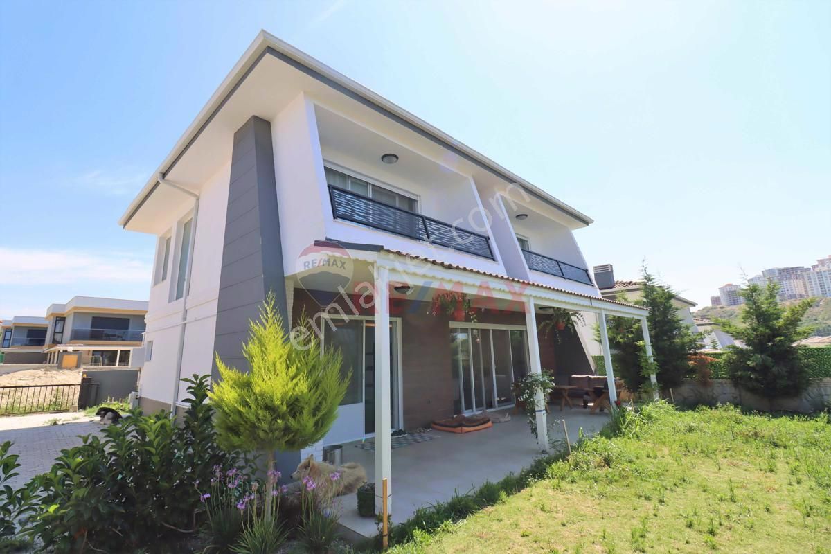 Kuşadası Değirmendere Satılık Villa Kuşadası Yavansu Mevkiinde Satılık 4+1 Havuzlu Tek Müstakil Villa