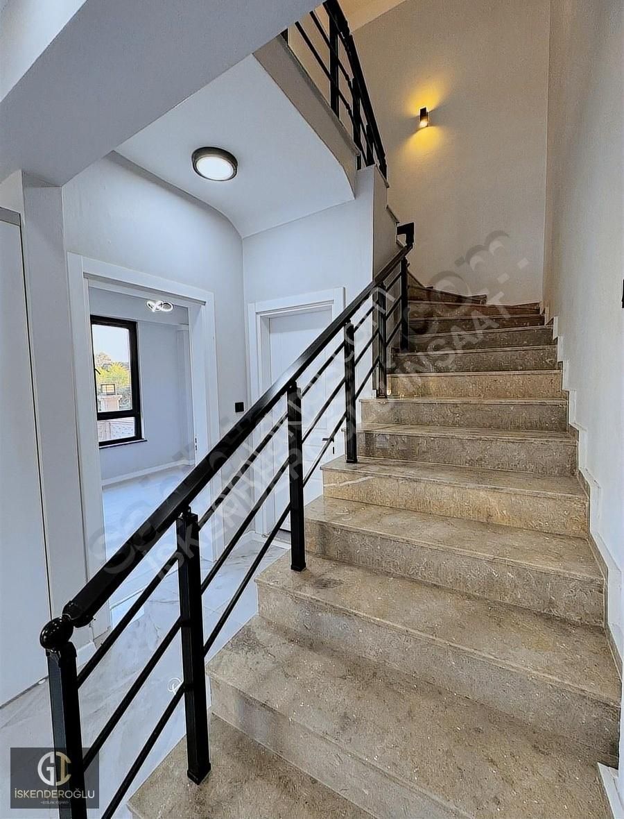 &karasu'da Müstakil Bahçeli Merkezi Lokasyonda 3+1 Fırsat Villa& - Görsel 19