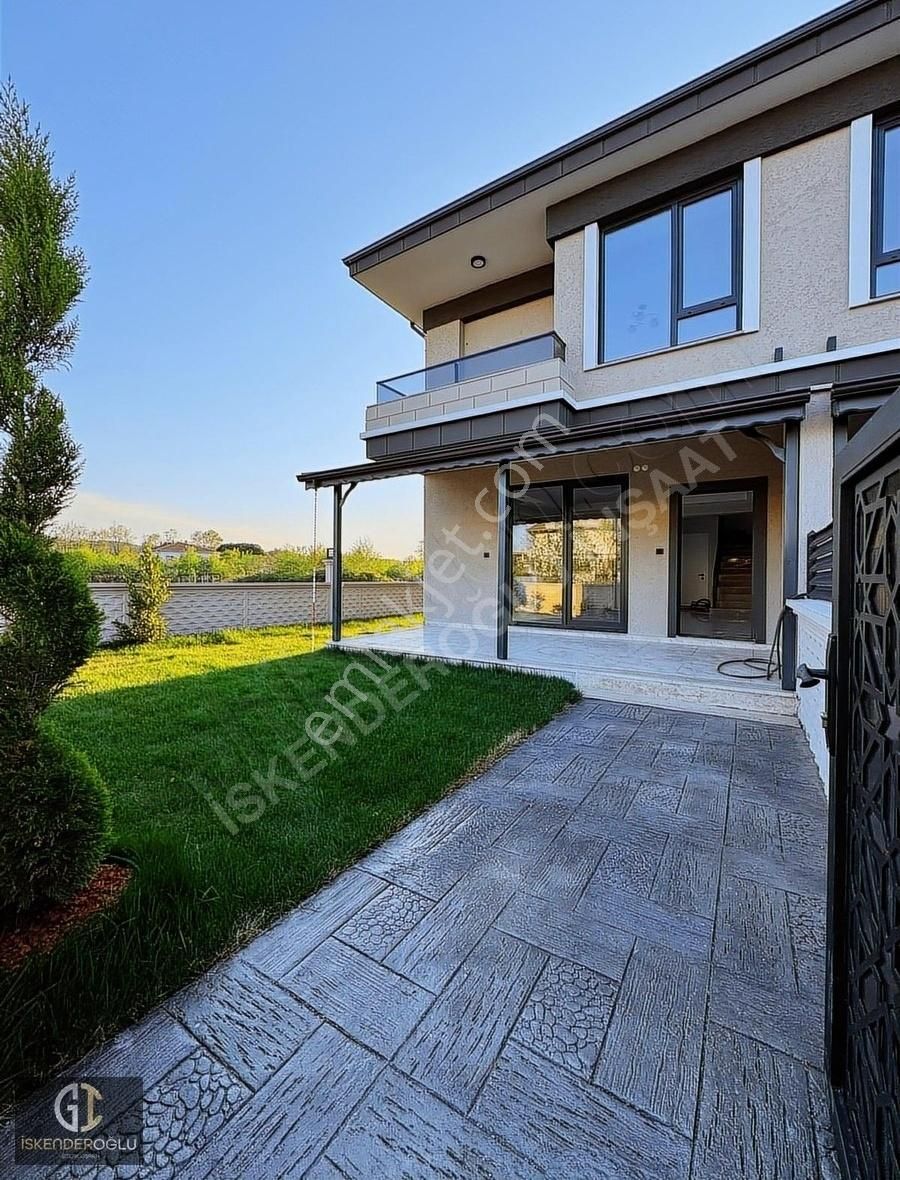 &karasu'da Müstakil Bahçeli Merkezi Lokasyonda 3+1 Fırsat Villa& - Görsel 8