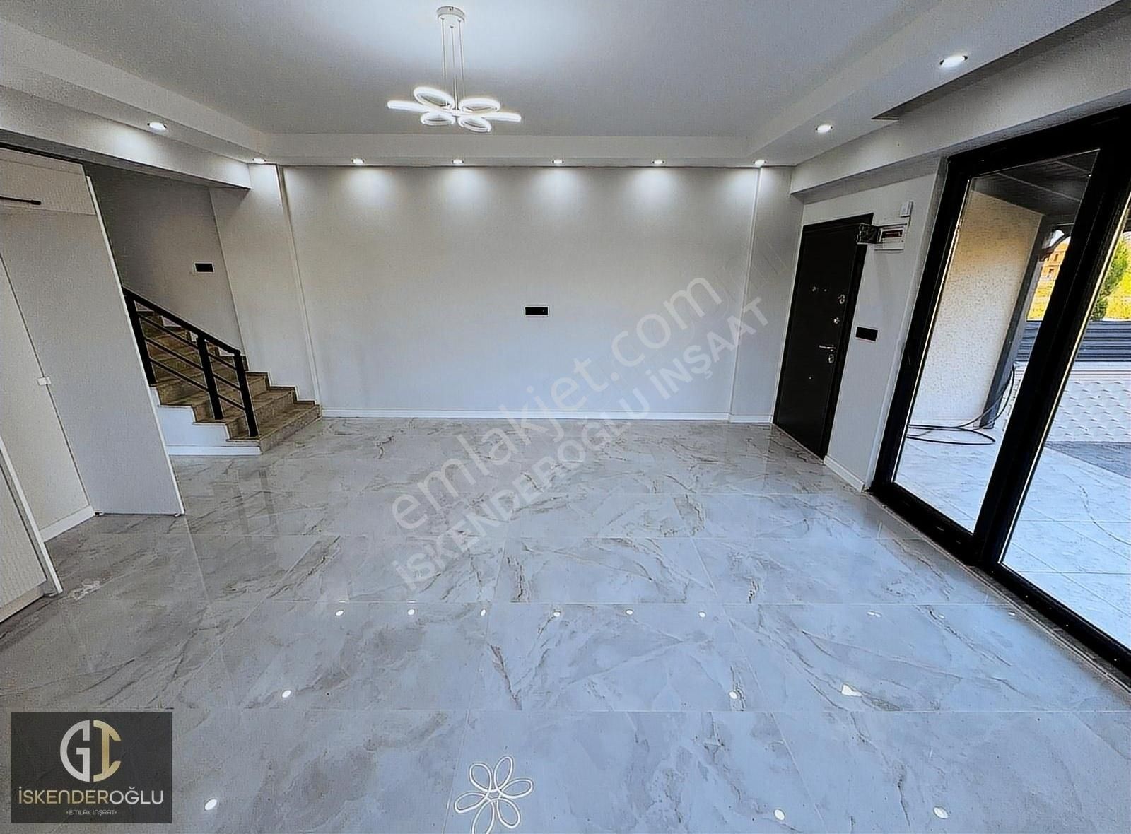 &karasu'da Müstakil Bahçeli Merkezi Lokasyonda 3+1 Fırsat Villa& - Görsel 14