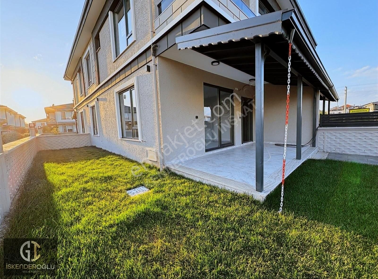 &karasu'da Müstakil Bahçeli Merkezi Lokasyonda 3+1 Fırsat Villa& - Görsel 6