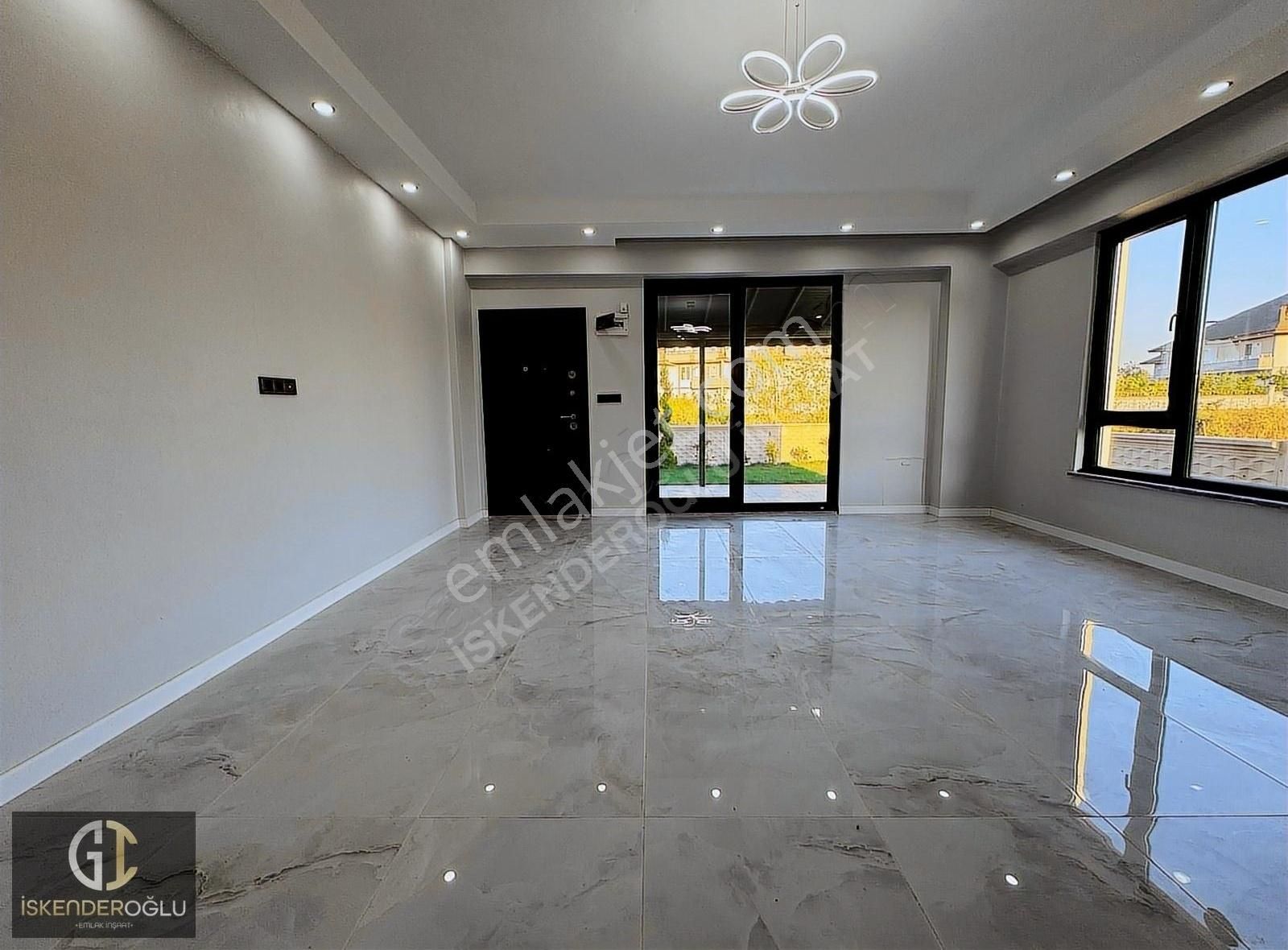 &karasu'da Müstakil Bahçeli Merkezi Lokasyonda 3+1 Fırsat Villa& - Görsel 13