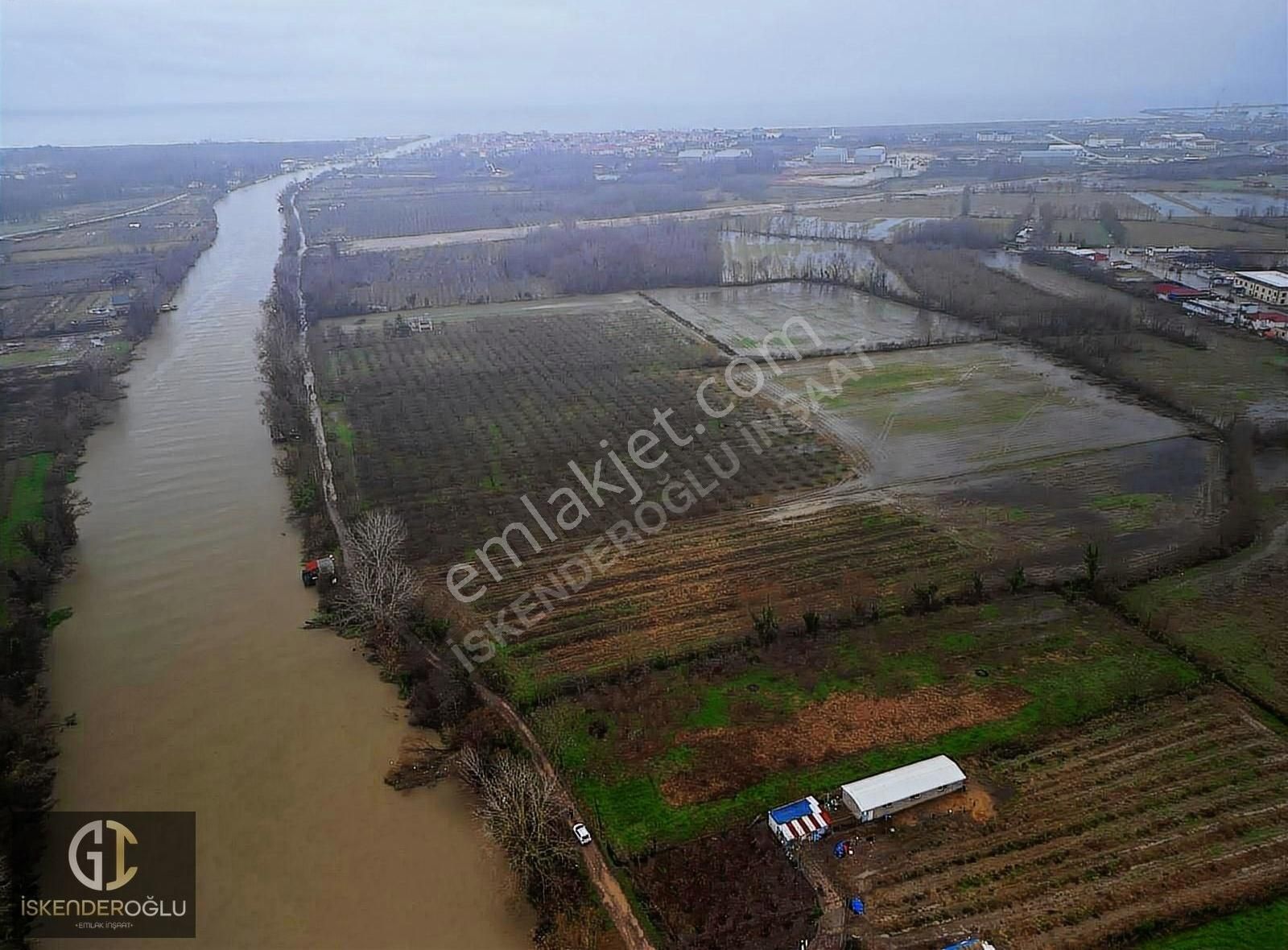 Karasu Yeni Satılık Konut İmarlı Yatırımcılara Özel Sakarya Nehri Manzaralı Fırsat 968 M2 Arsa