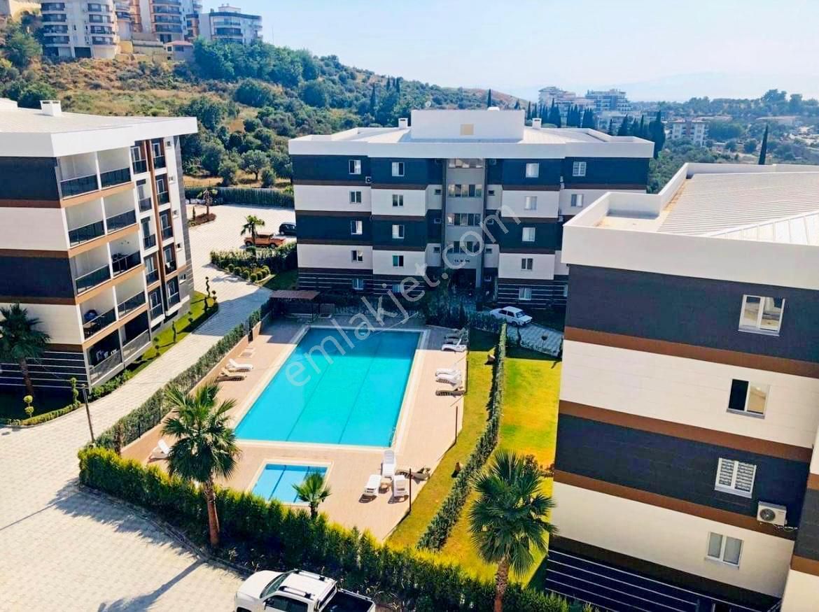 Kuşadası Değirmendere Satılık Daire Kuşadası Değirmendere Mahallesinde Havuzlu Sitede 74 M2 1+1 Daire